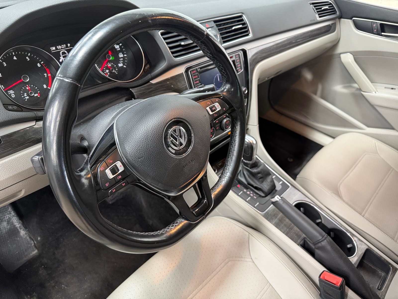 Thumbnail: 2017 Volkswagen Passat - 4