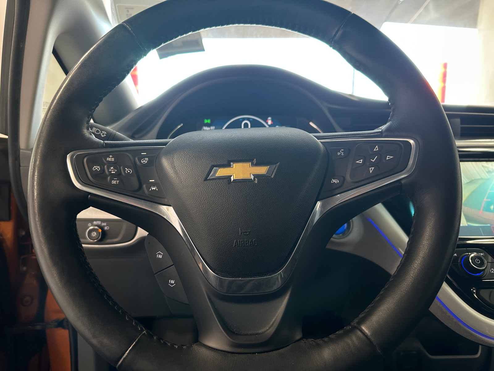 Thumbnail: 2017 Chevrolet Bolt EV - 4