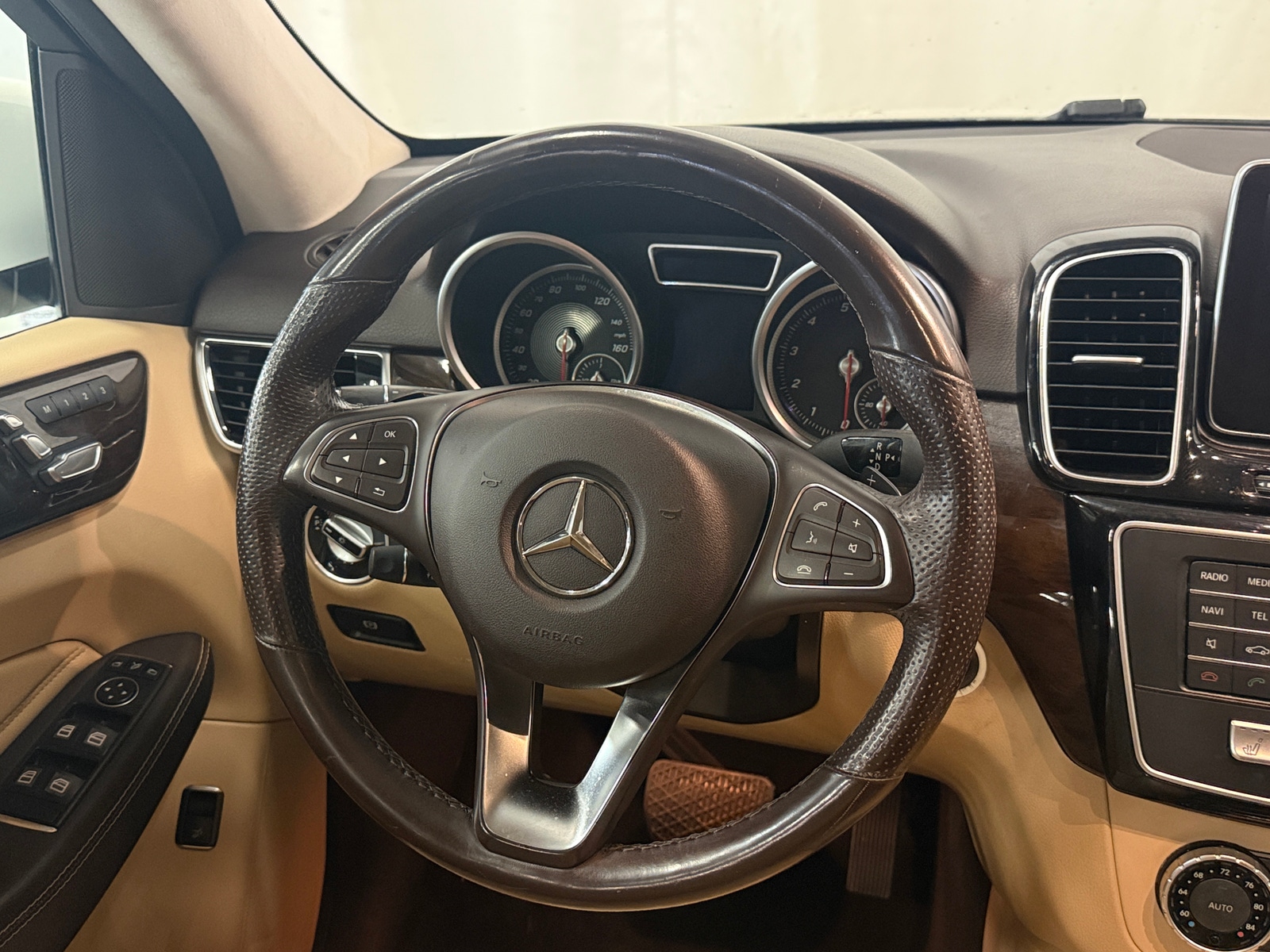 Thumbnail: 2016 Mercedes-Benz GLE - 4