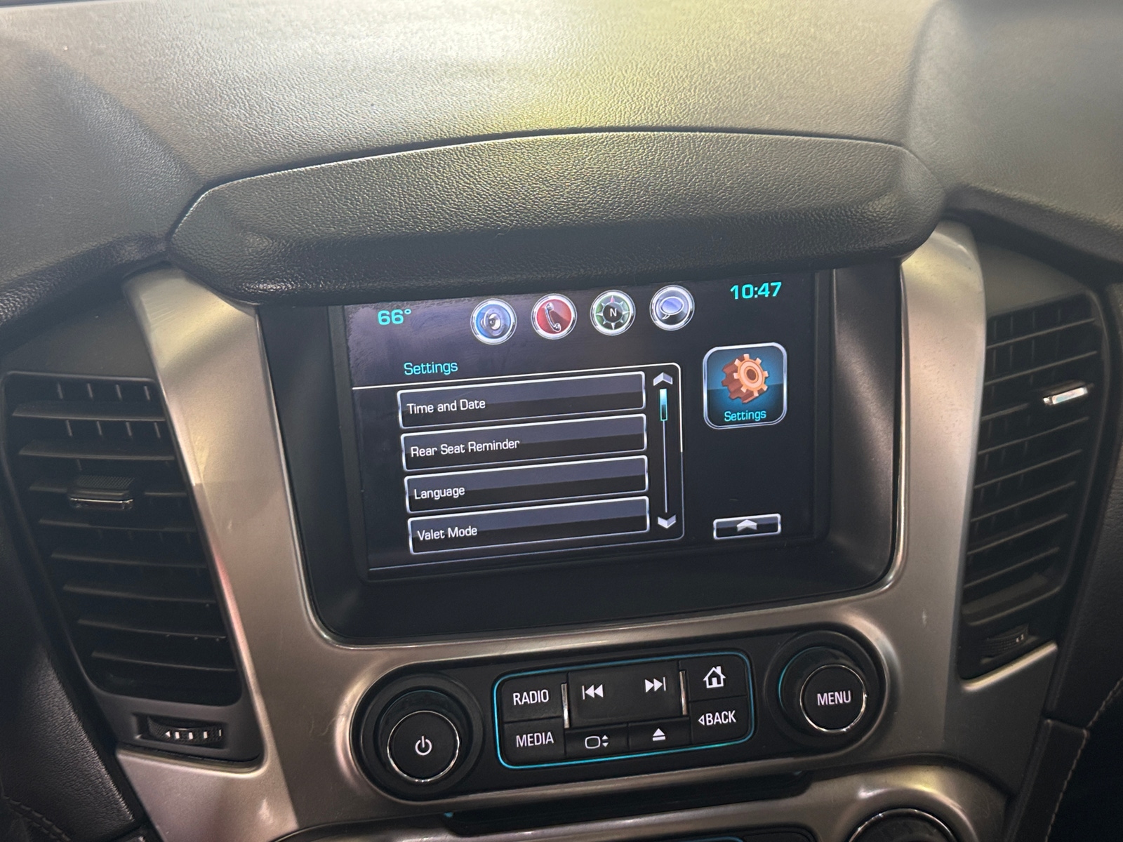 Thumbnail: 2019 Chevrolet Tahoe - 4