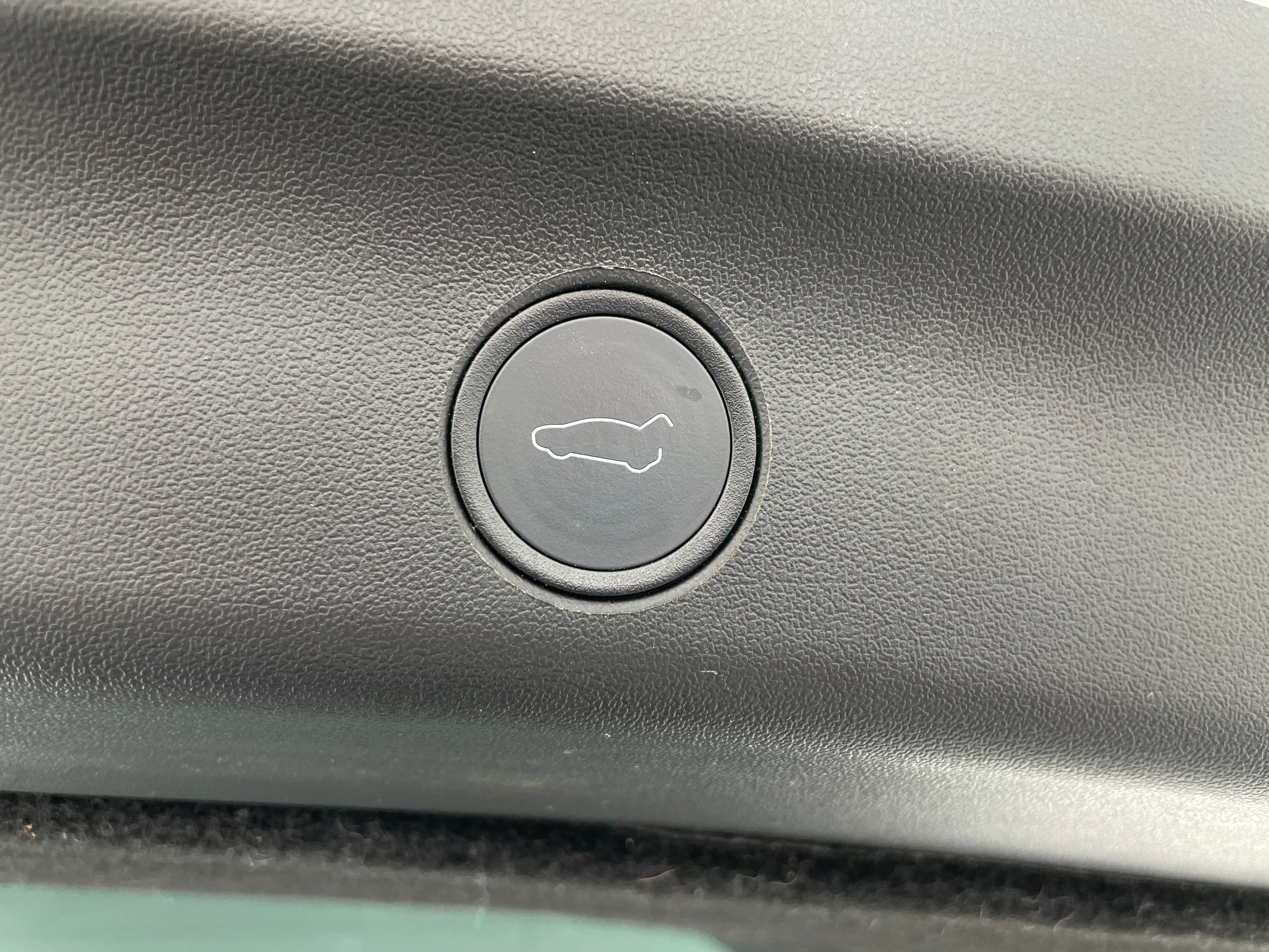 Used 2020 Tesla Model Y Long Range with VIN 5YJYGDEE9LF053456 for sale in Oak Creek, WI