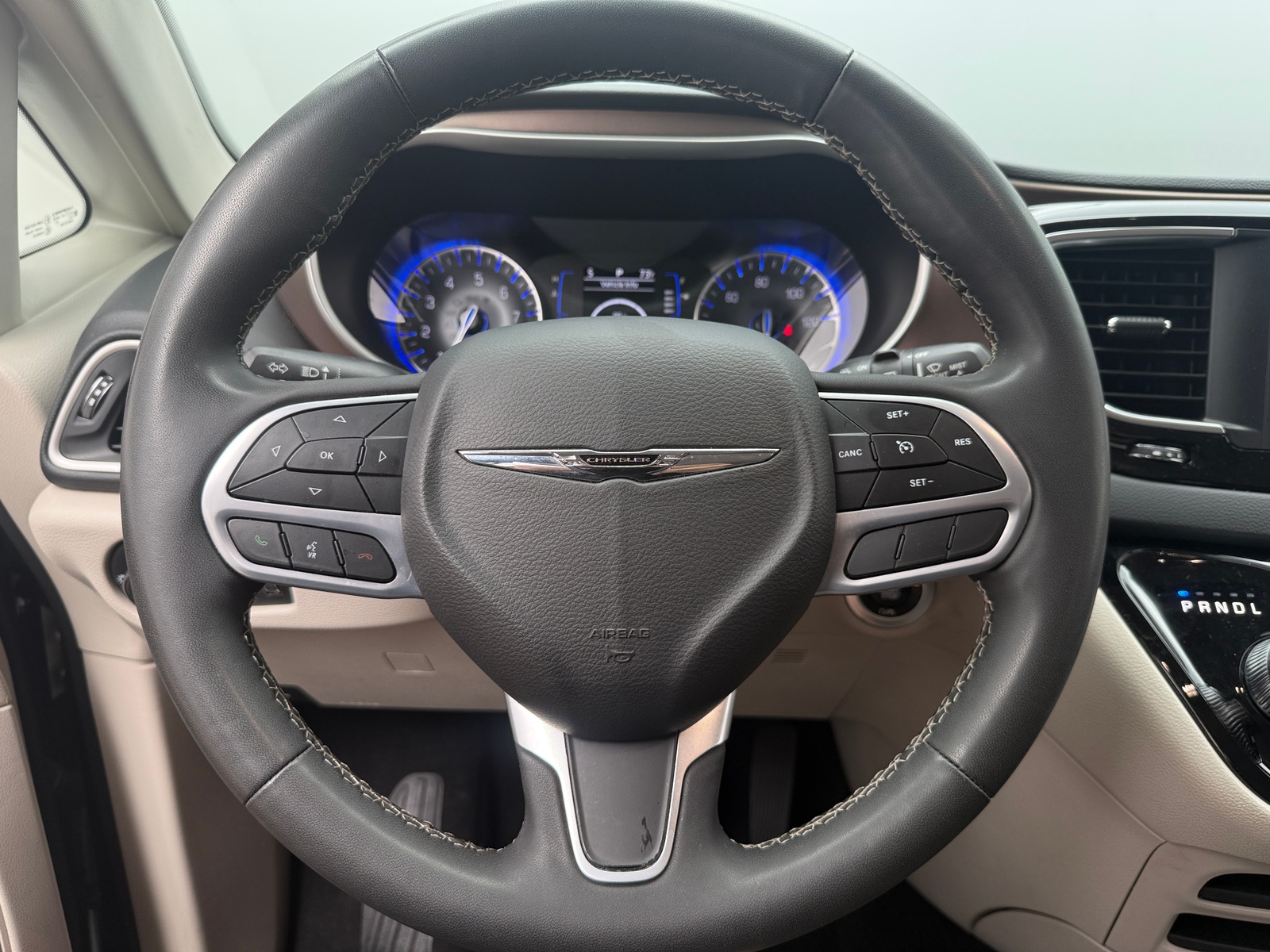 Thumbnail: 2023 Chrysler Voyager - 5