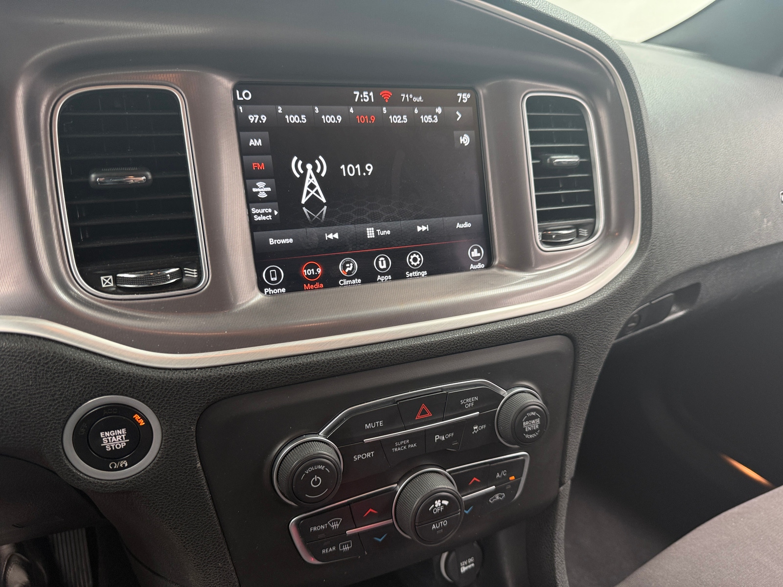 Thumbnail: 2022 Dodge Charger - 4