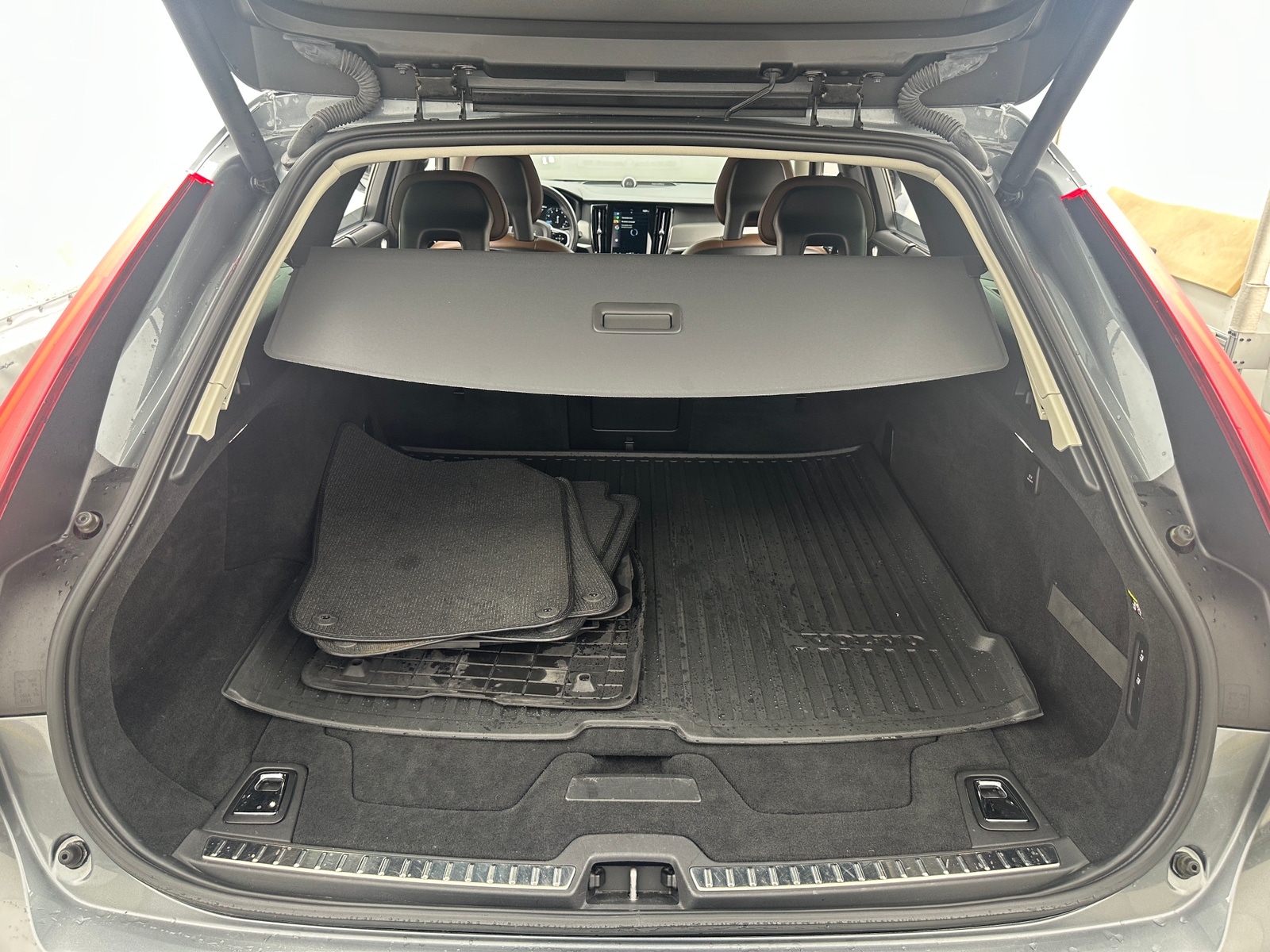Thumbnail: 2018 Volvo V90 - 6