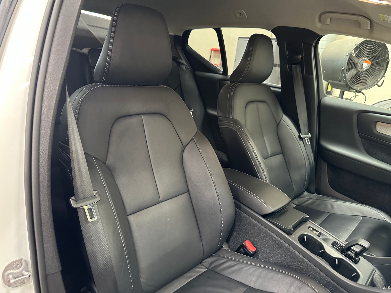 Thumbnail: 2024 Volvo XC40 - 2