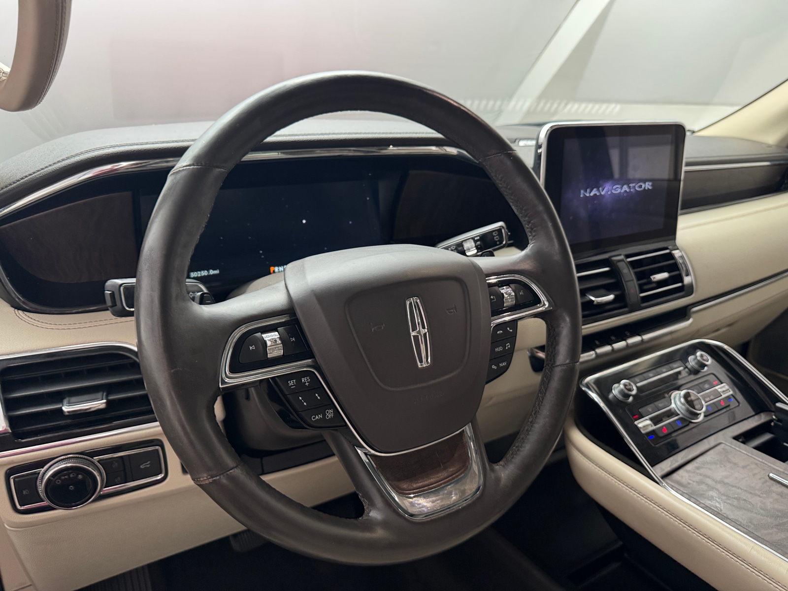 Thumbnail: 2019 Lincoln Navigator L - 4