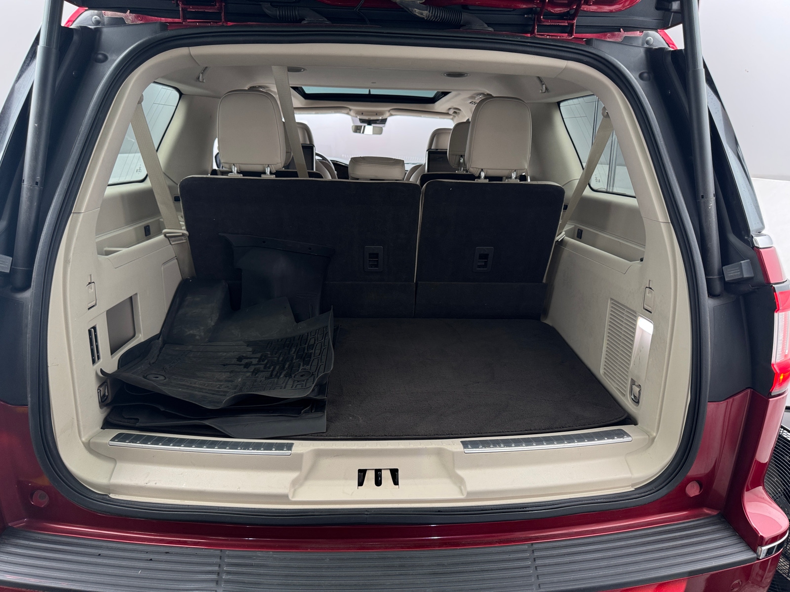 Thumbnail: 2019 Lincoln Navigator L - 6