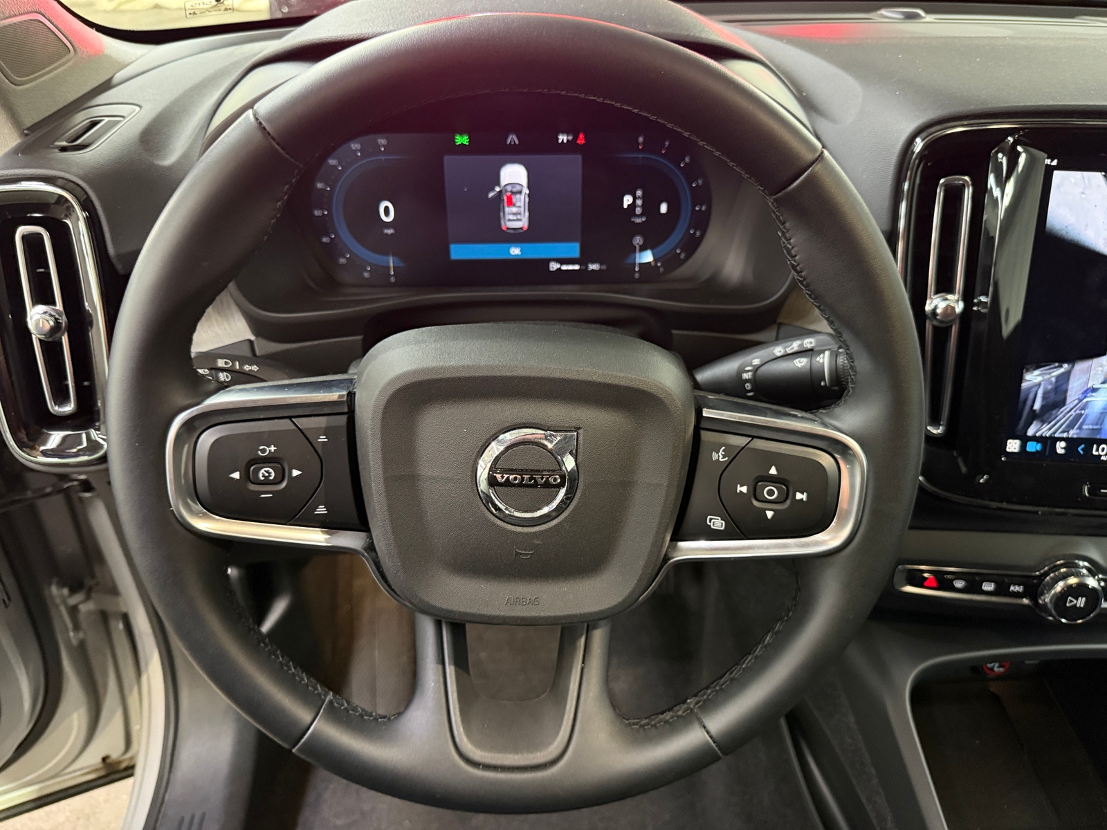 Thumbnail: 2025 Volvo XC40 - 4