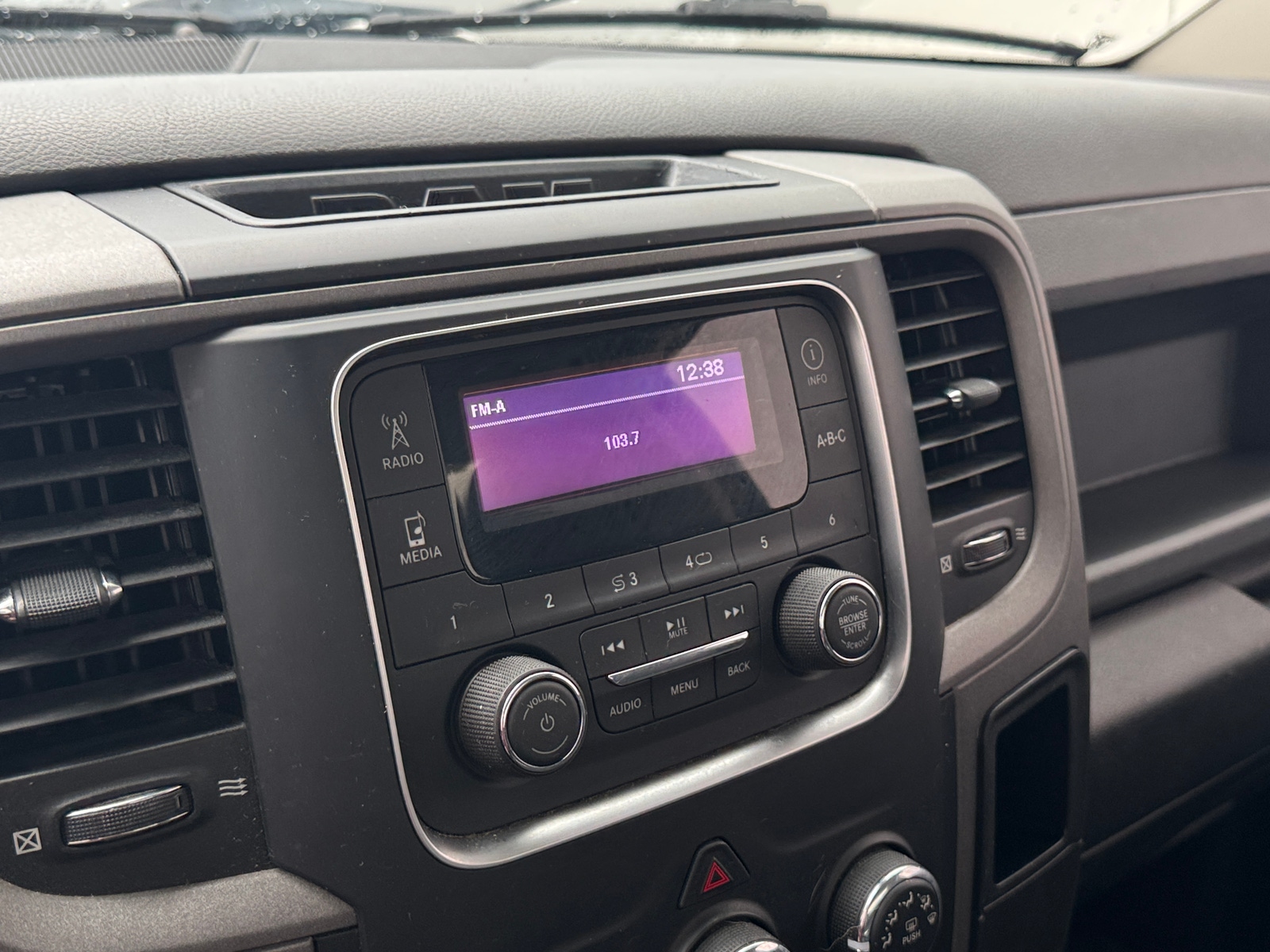 Thumbnail: 2019 RAM 1500 Classic - 3