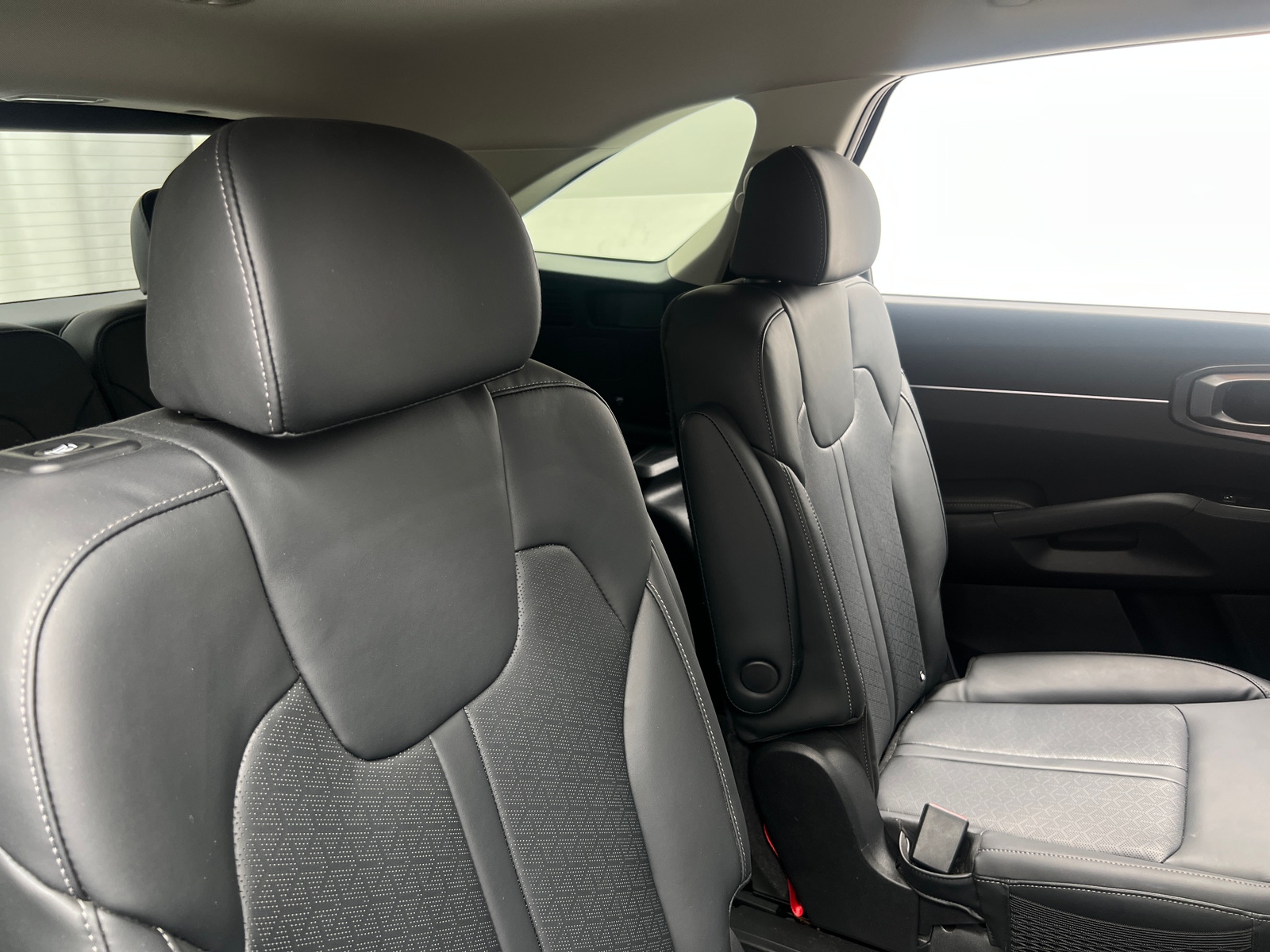 Thumbnail: 2023 Kia Sorento - 5