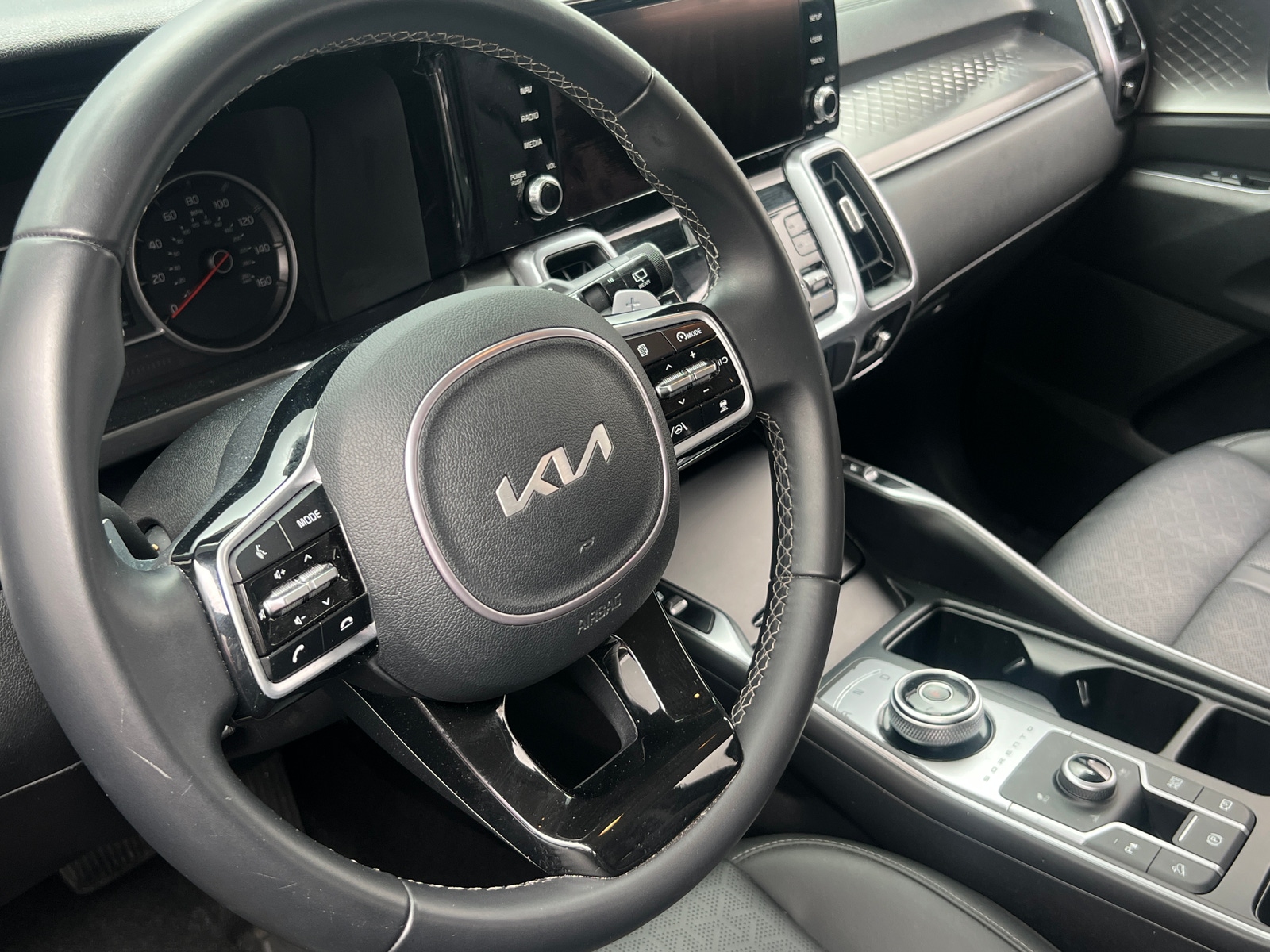 Thumbnail: 2023 Kia Sorento - 4