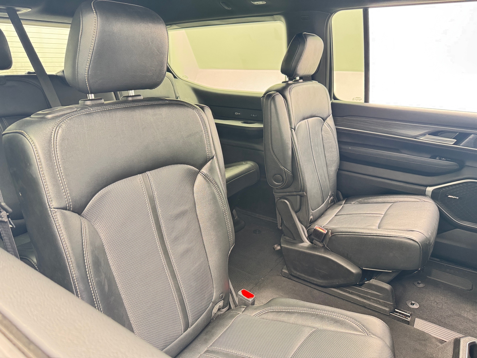 Thumbnail: 2024 Jeep Wagoneer - 5