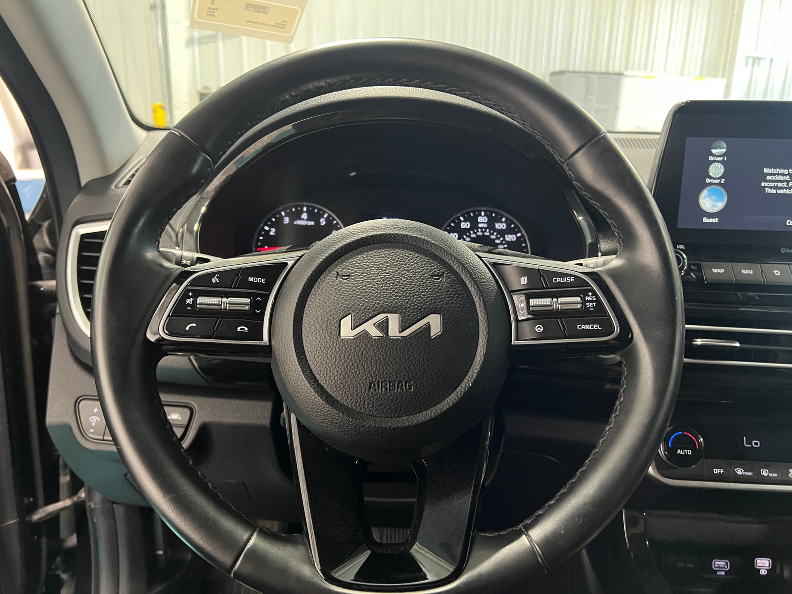 Thumbnail: 2022 Kia Seltos - 4