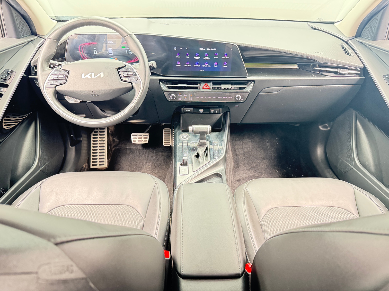 Thumbnail: 2023 Kia Niro - 3