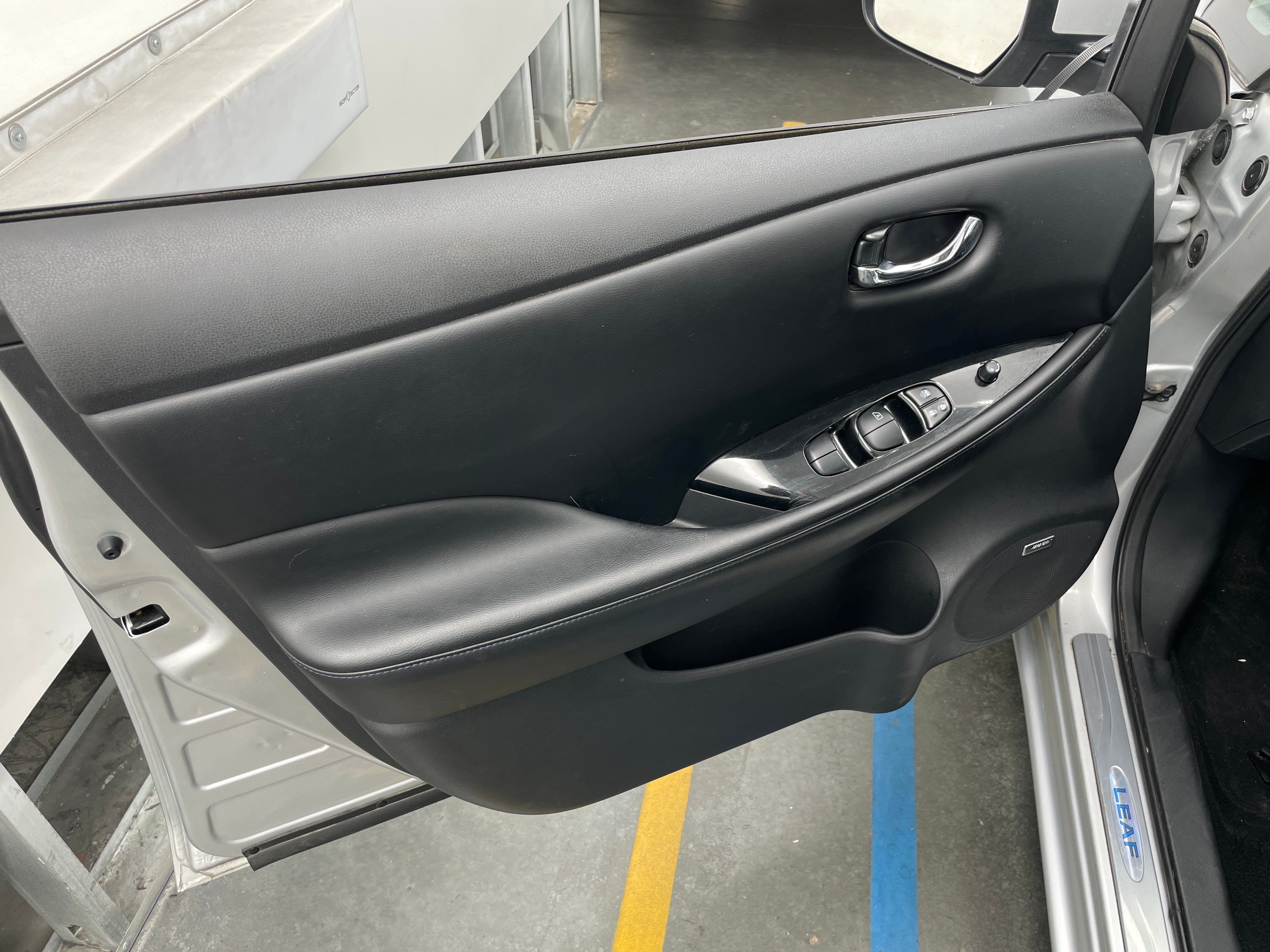 Used 2015 Nissan LEAF S with VIN 1N4AZ0CP1FC305202 for sale in Oak Creek, WI