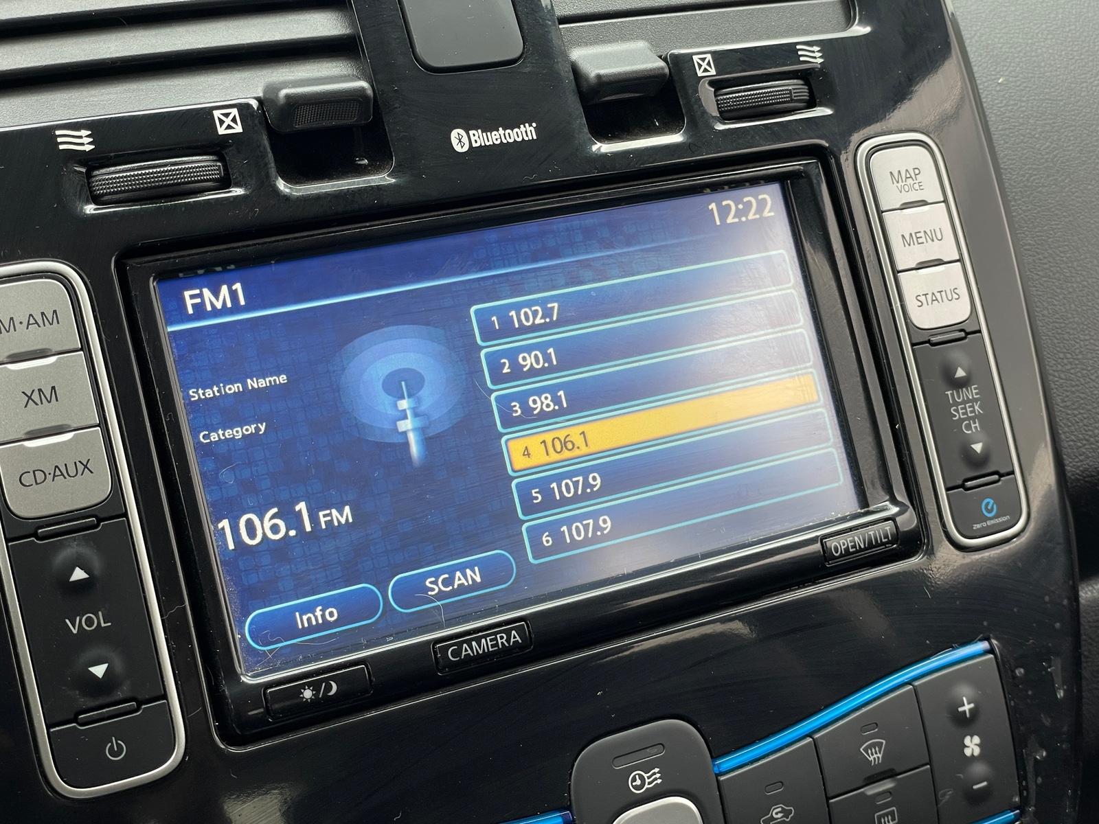 Thumbnail: 2015 Nissan Leaf - 3