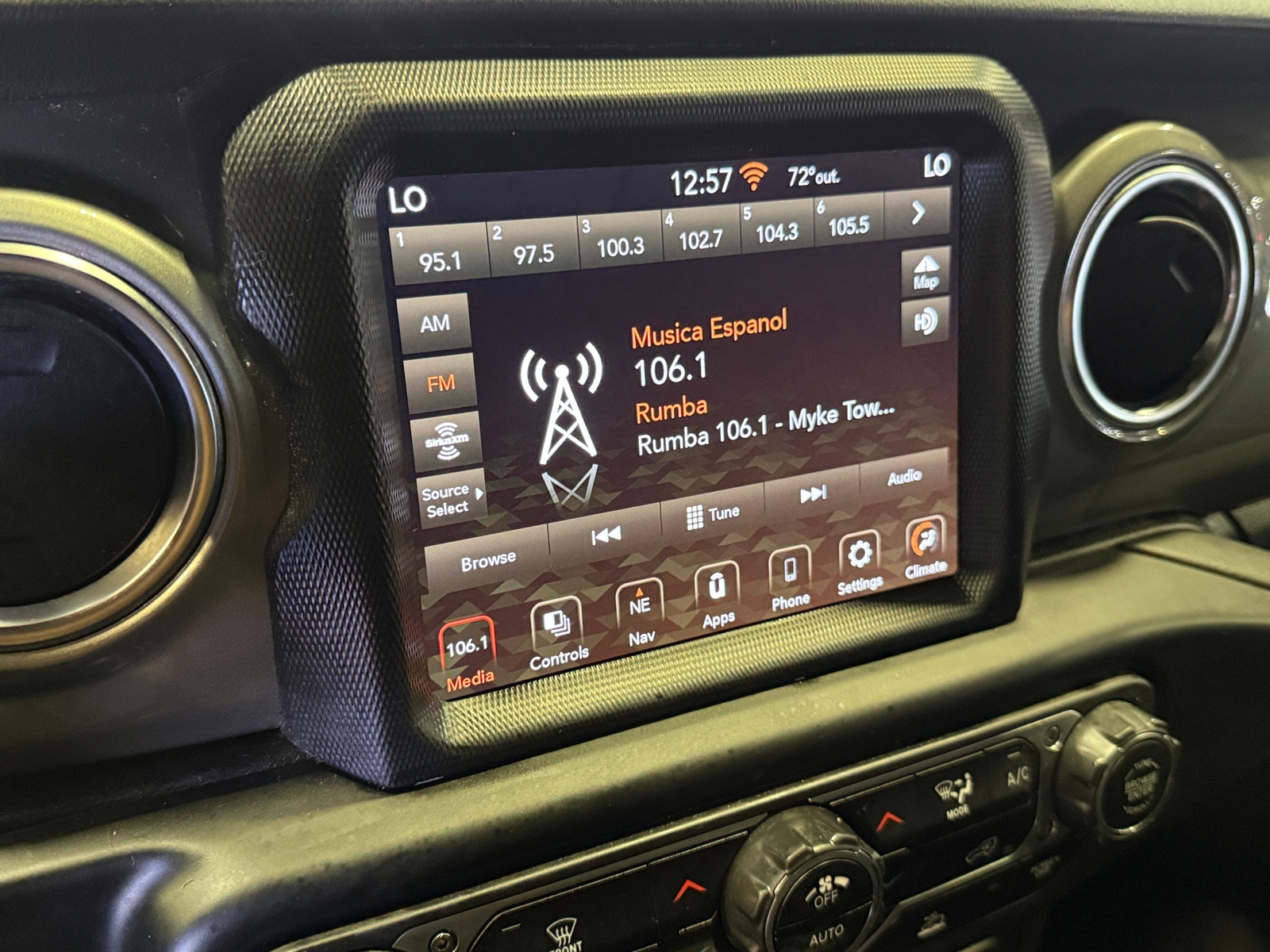Thumbnail: 2023 Jeep Gladiator - 4