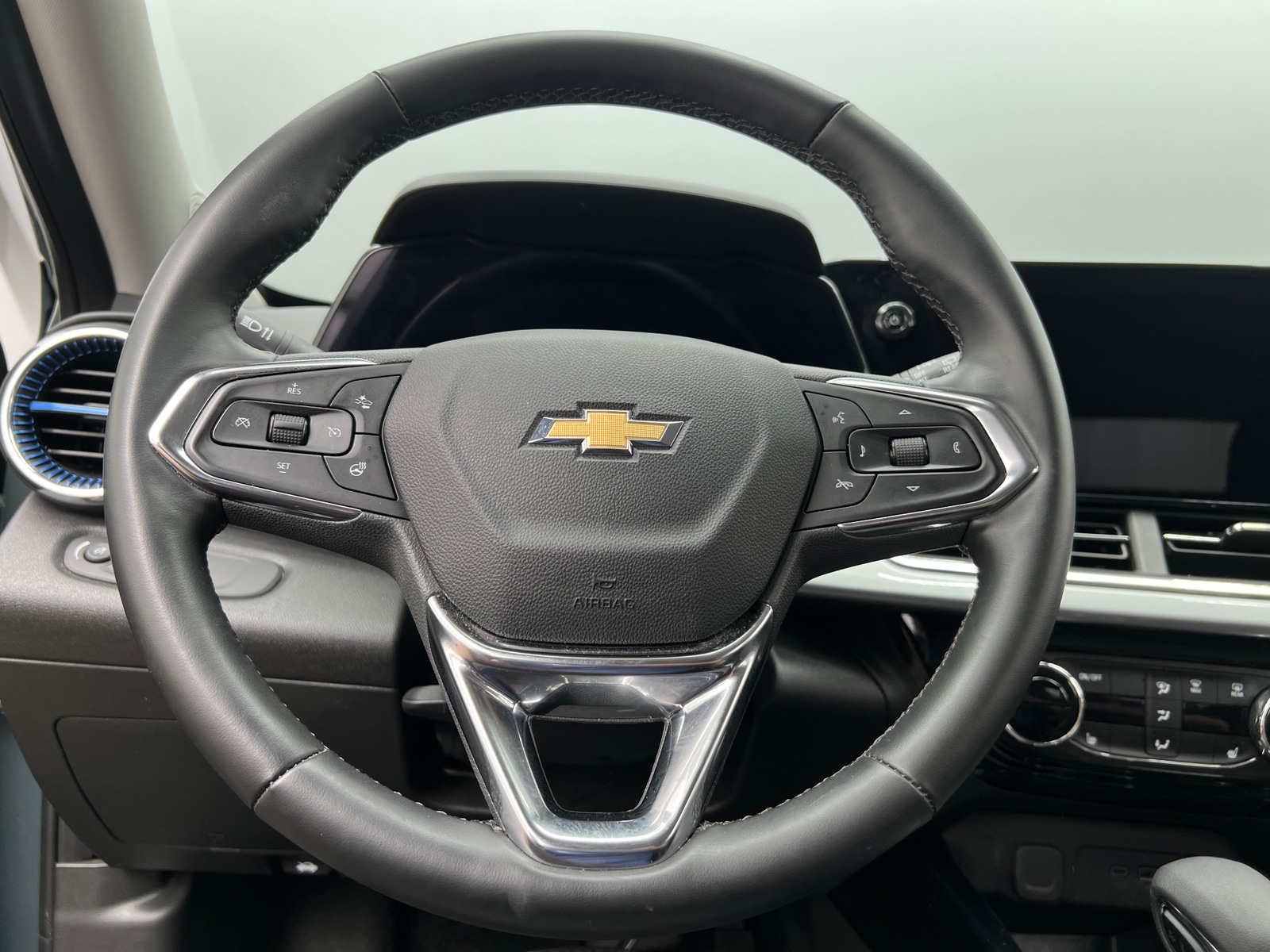 Thumbnail: 2025 Chevrolet Trax - 5