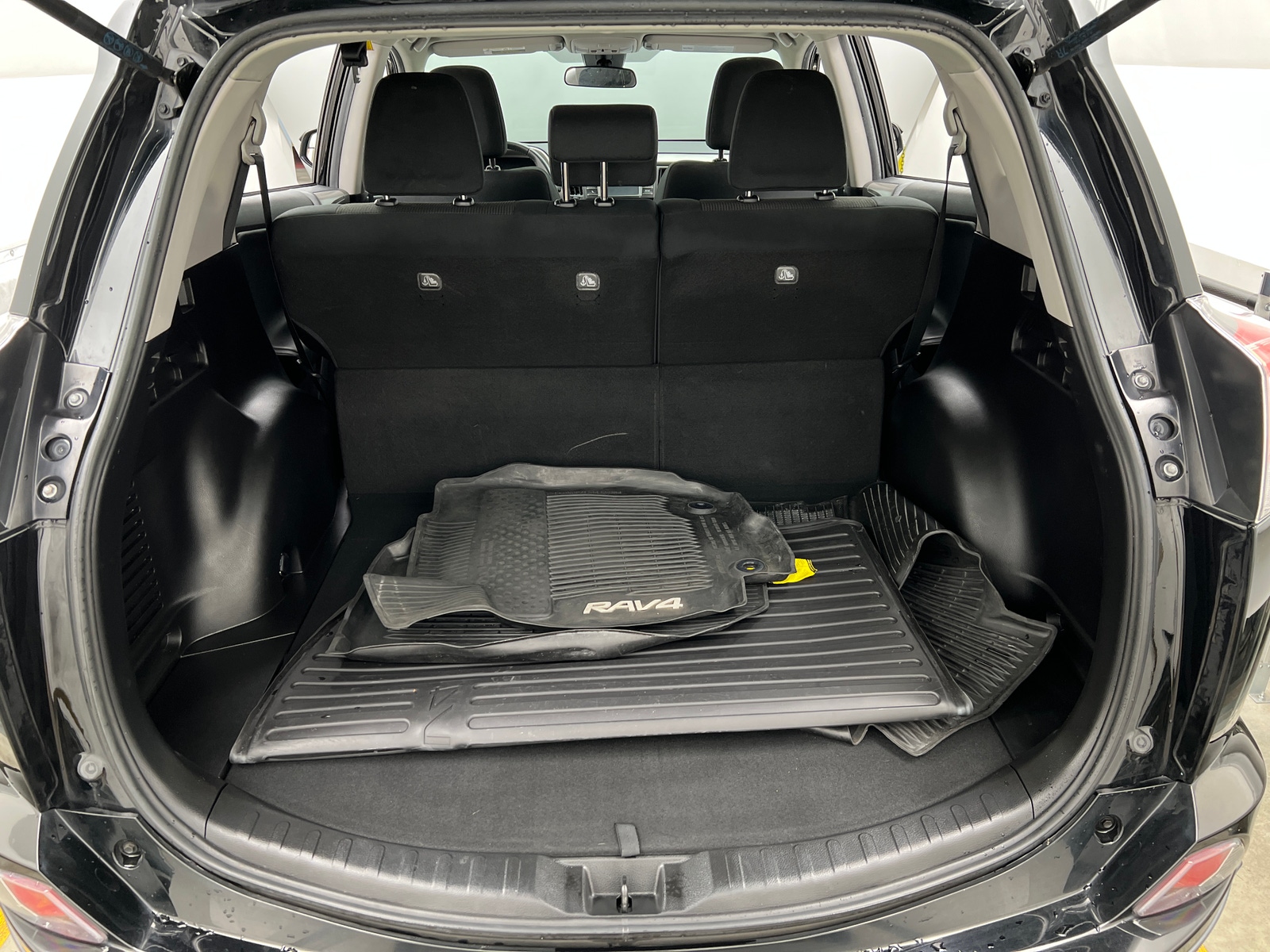 Thumbnail: 2018 Toyota RAV4 - 7