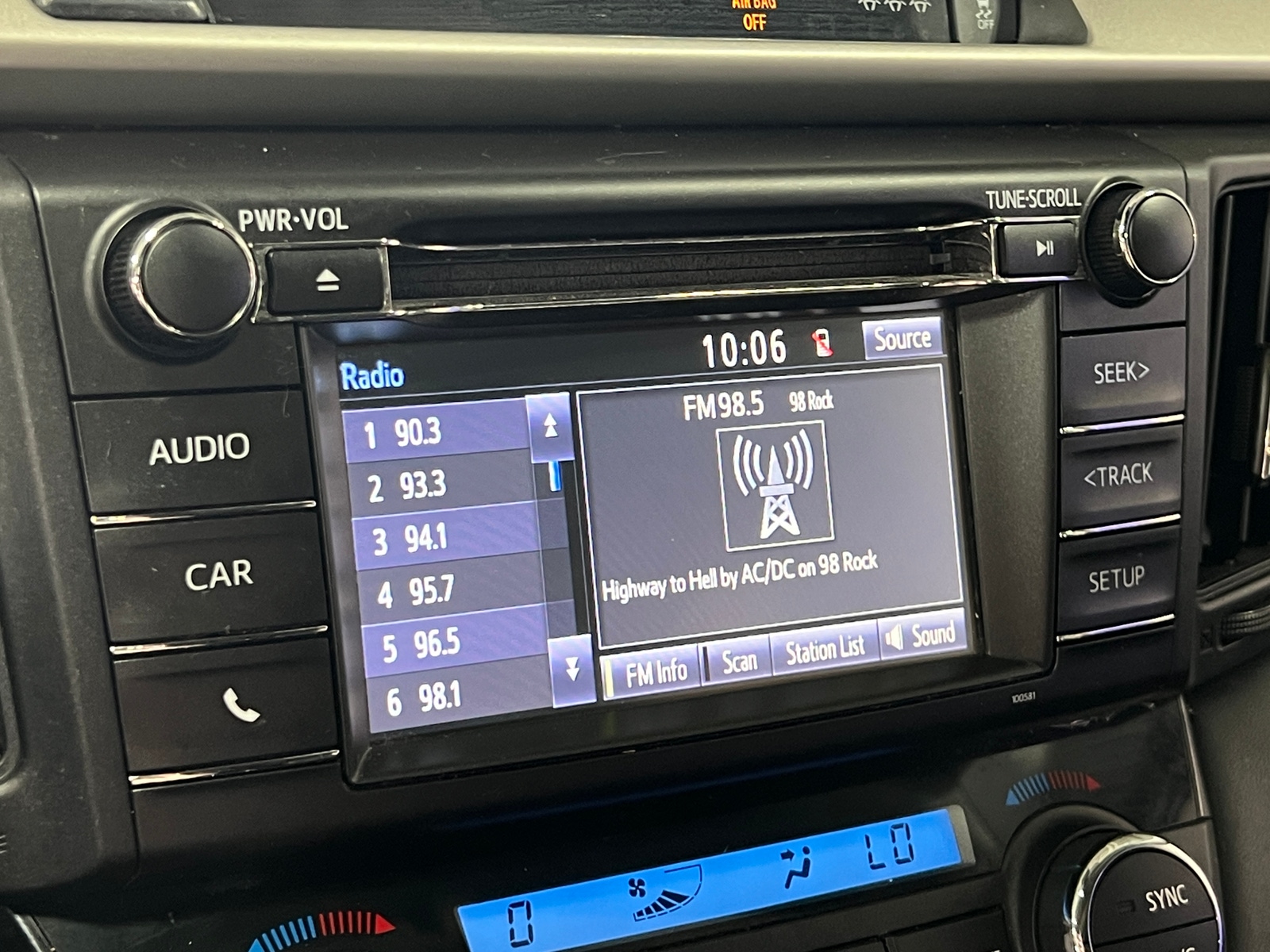 Thumbnail: 2018 Toyota RAV4 - 4