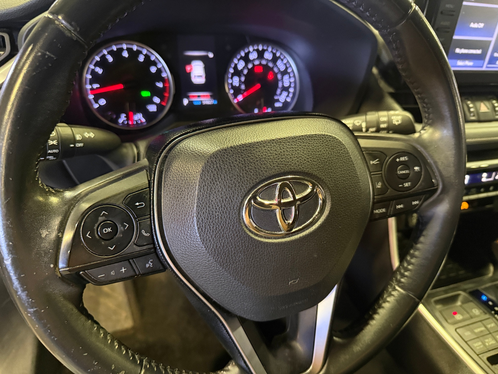 Thumbnail: 2019 Toyota RAV4 - 4