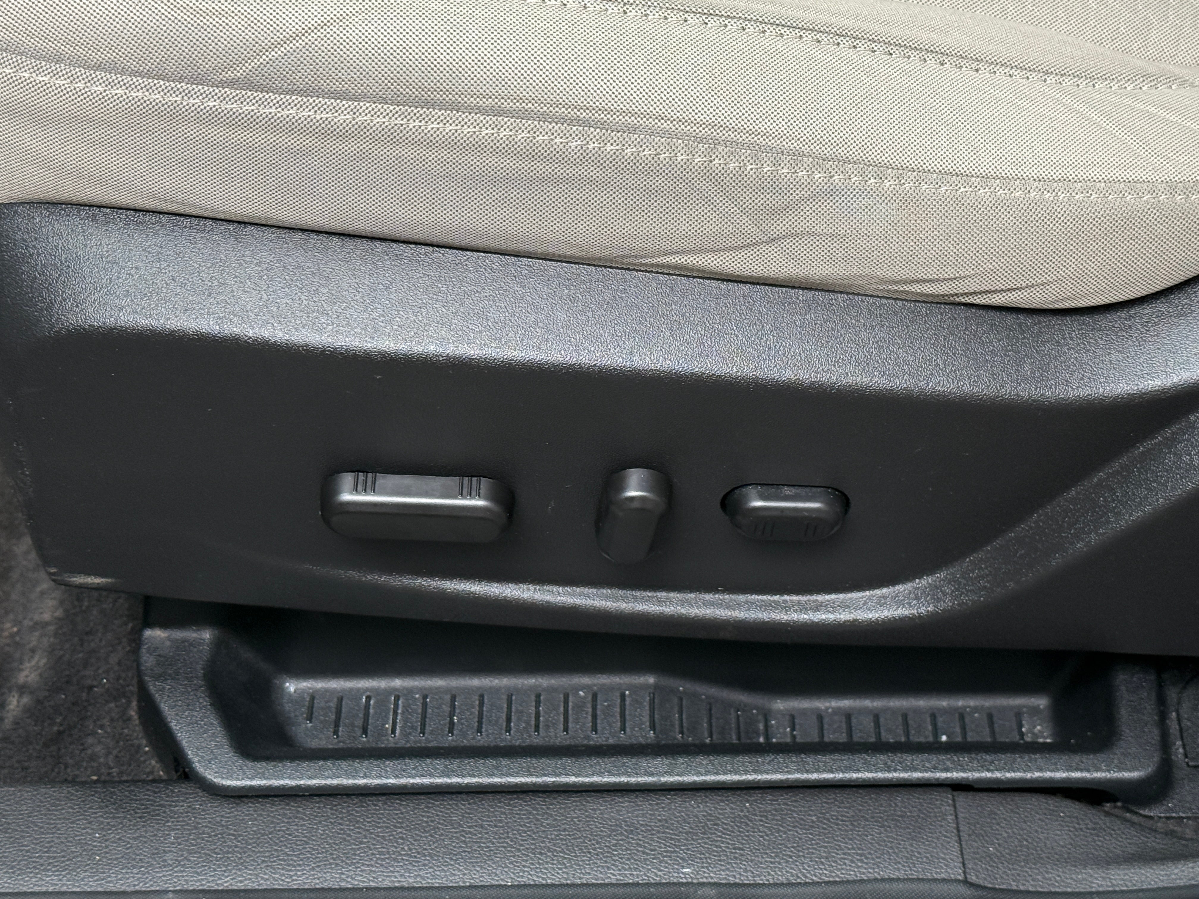 Used 2018 Ford Escape SE with VIN 1FMCU0GD0JUD07121 for sale in Pewaukee, WI