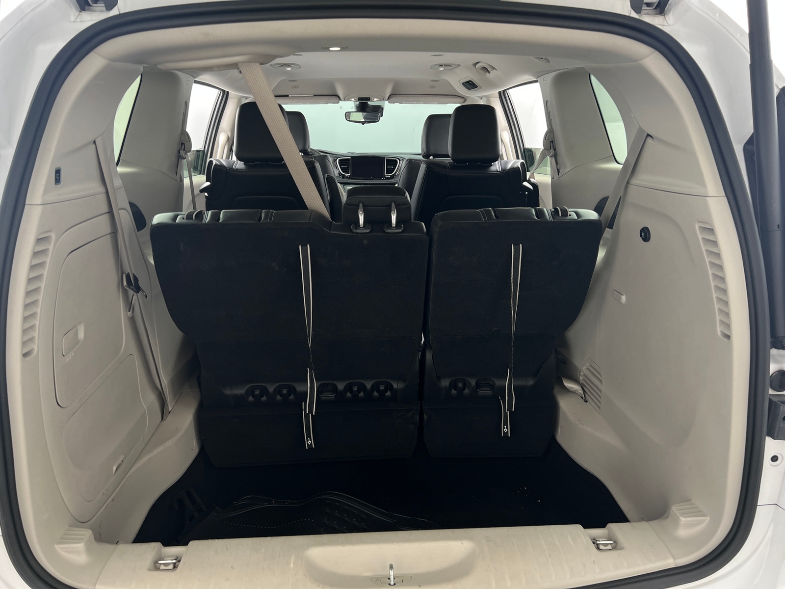 Thumbnail: 2024 Chrysler Pacifica - 6