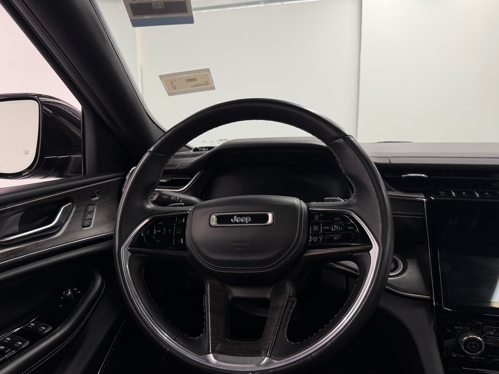 Thumbnail: 2022 Jeep Grand Cherokee L - 4