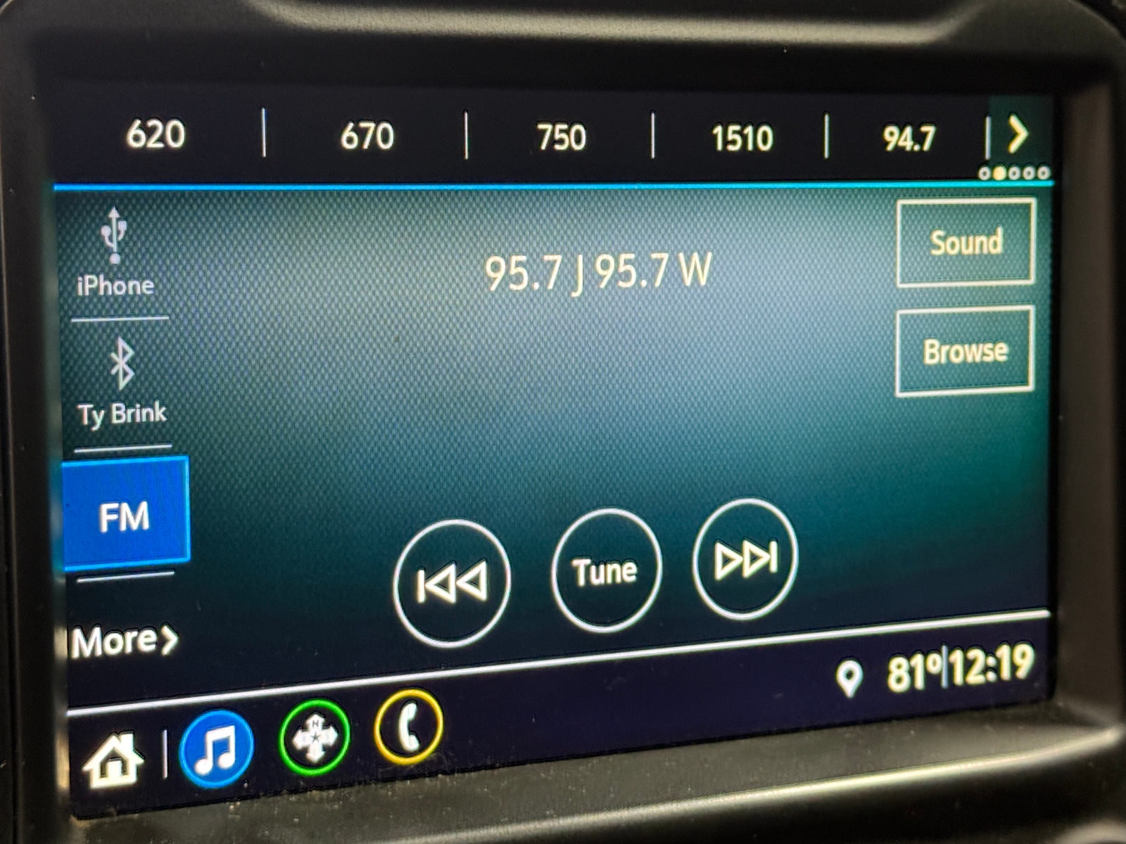 Thumbnail: 2019 Chevrolet Silverado 1500 - 4