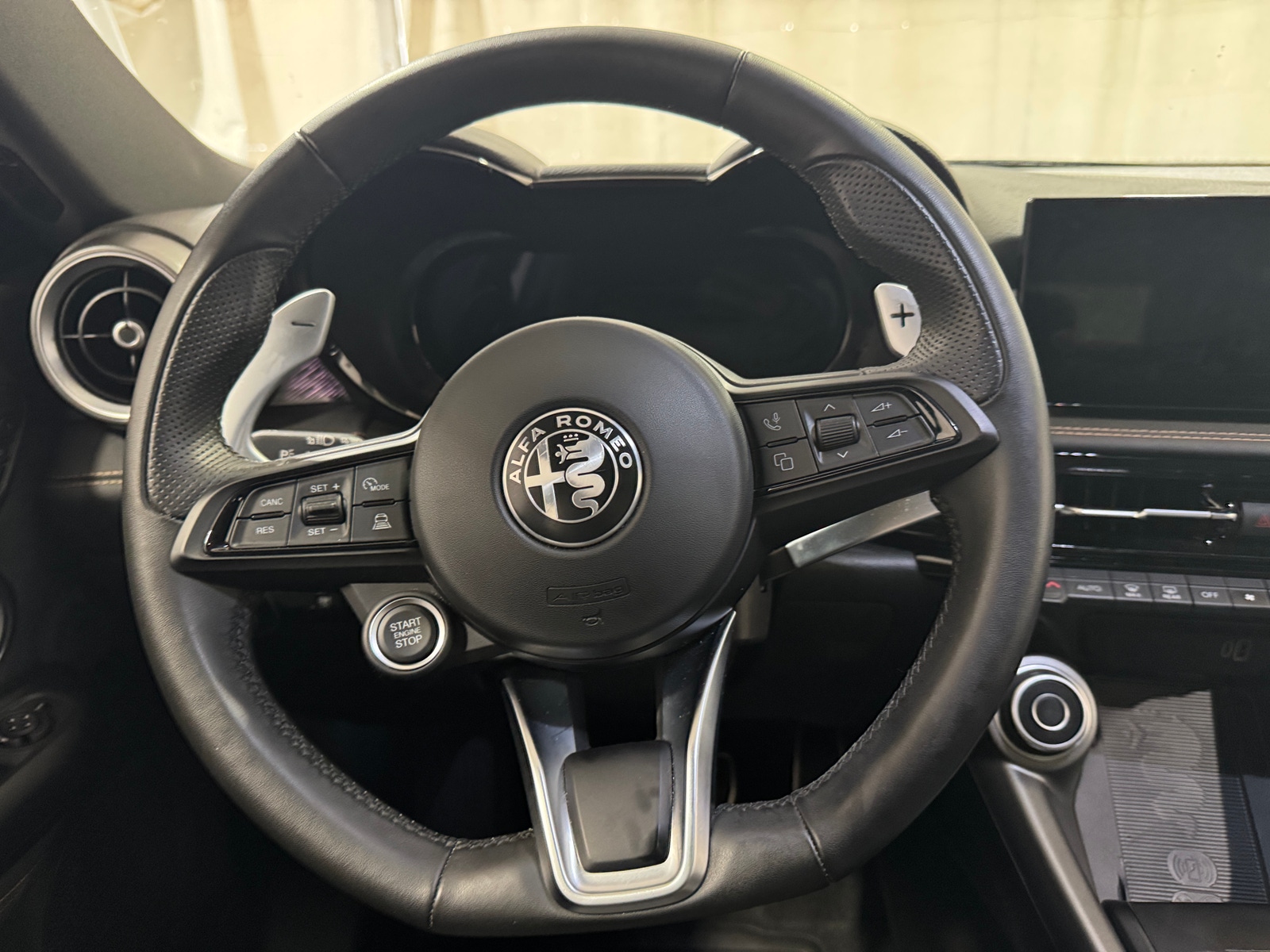 Thumbnail: 2025 Alfa Romeo Tonale - 4
