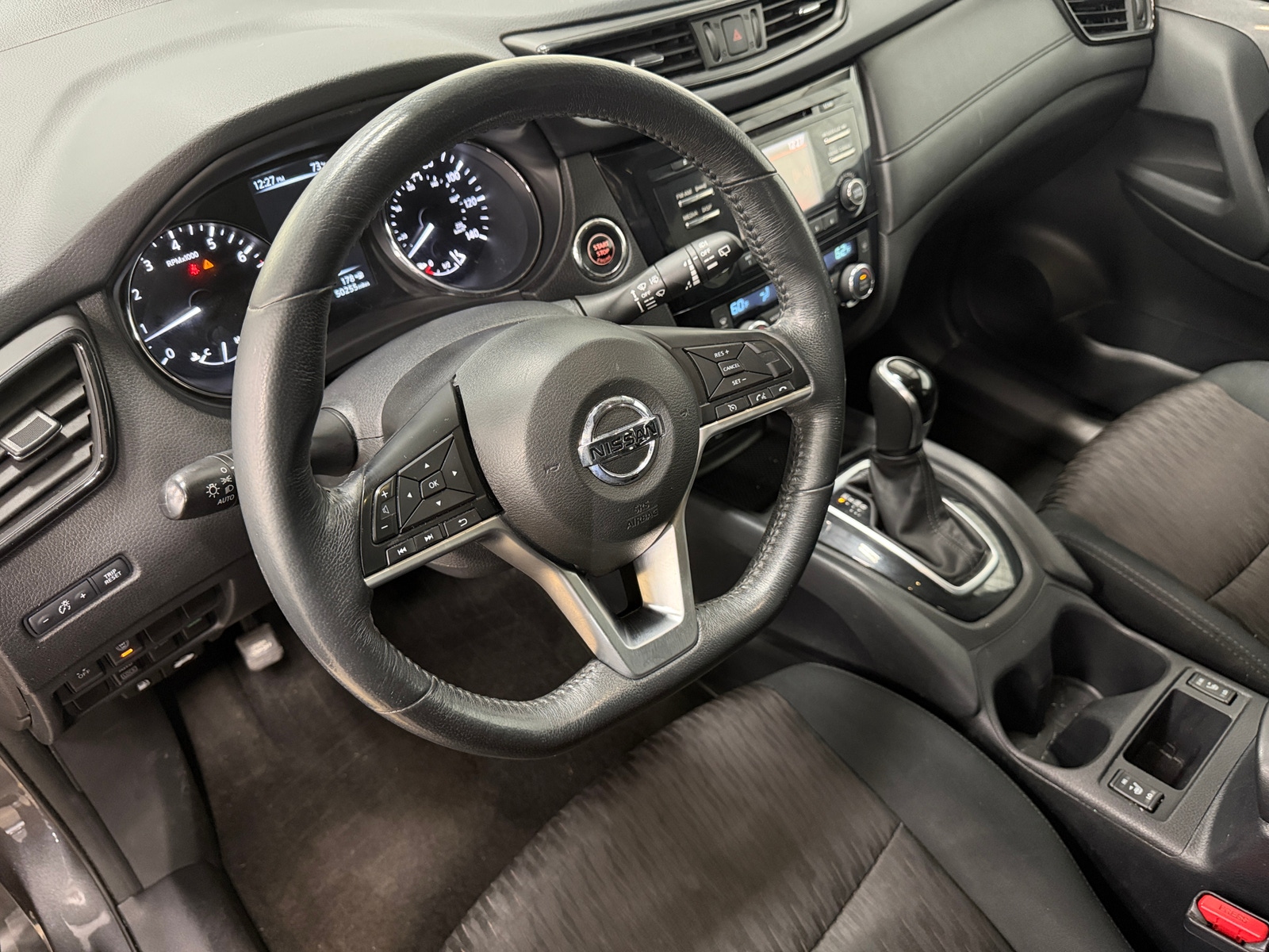 Thumbnail: 2017 Nissan Rogue - 5
