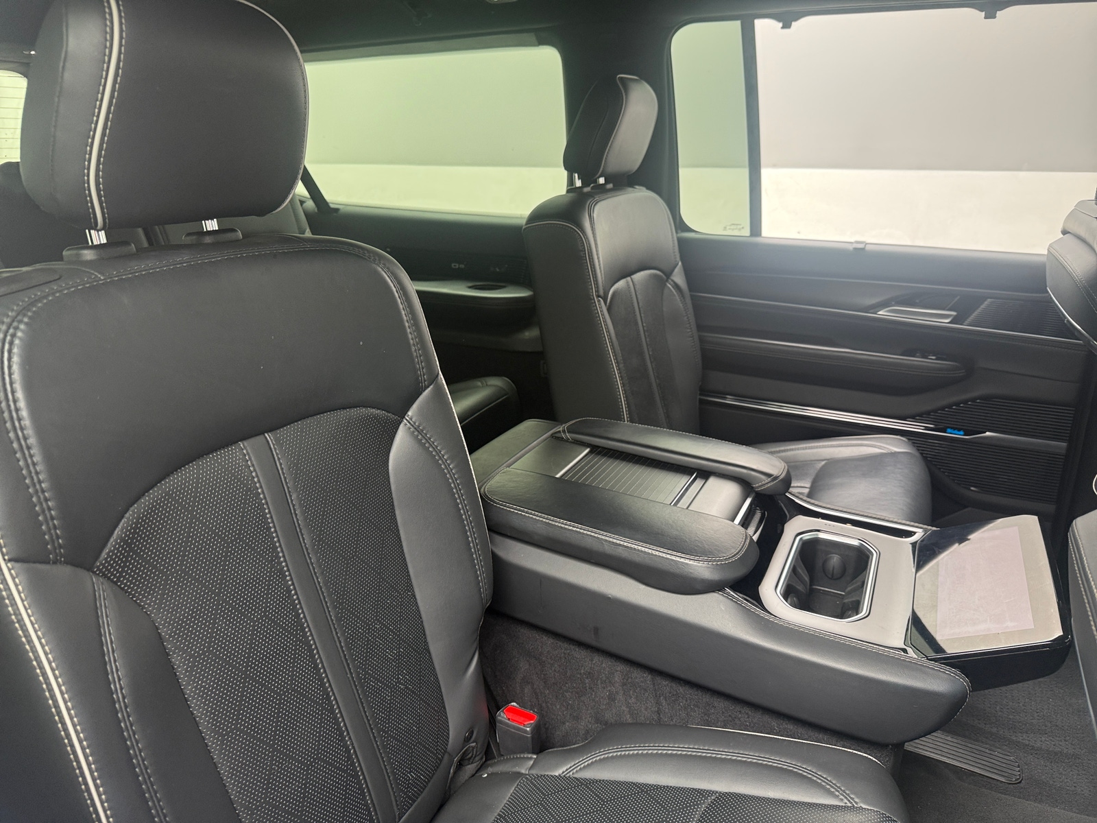 Thumbnail: 2024 Jeep Grand Wagoneer L - 5