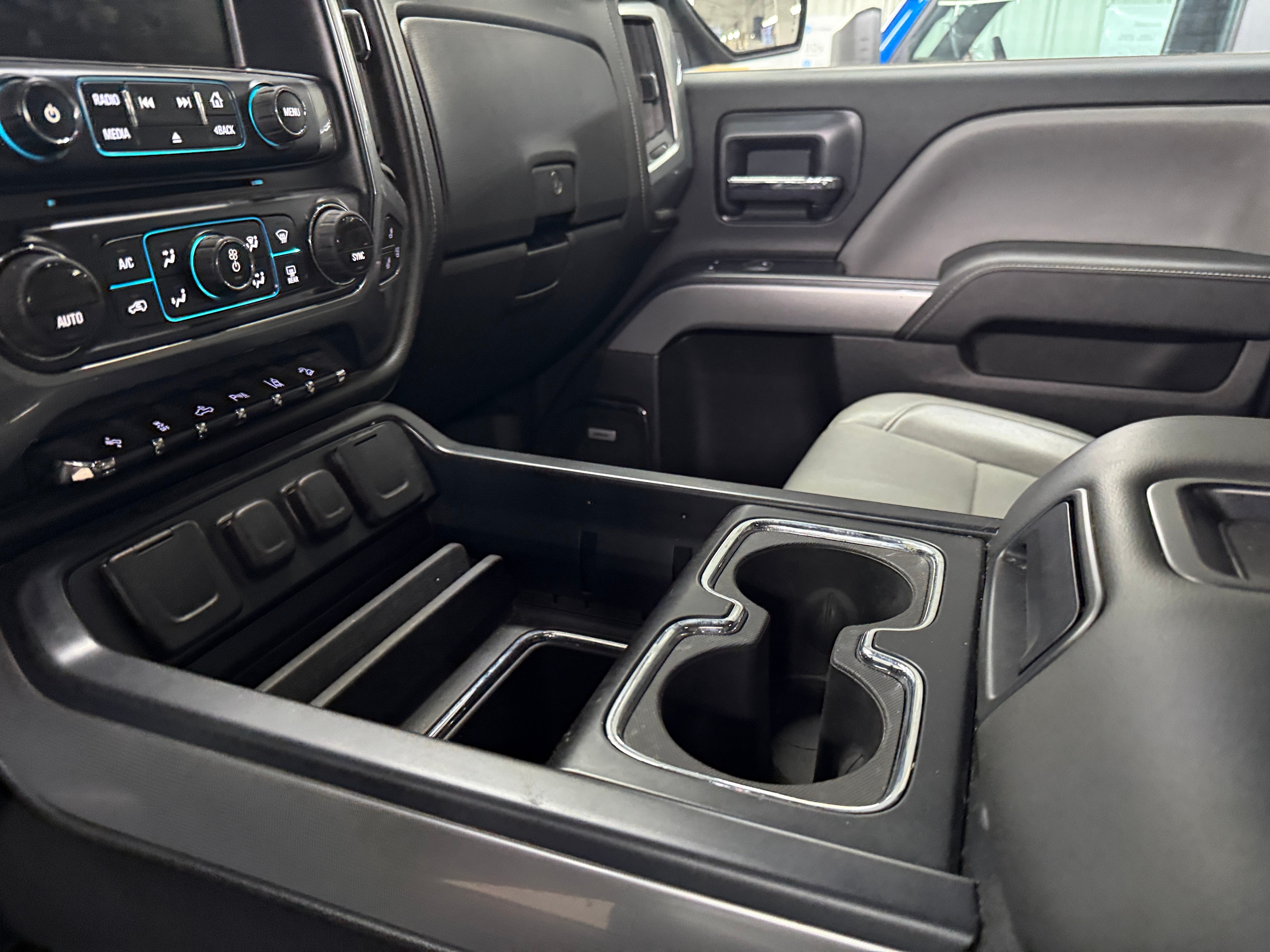2015 Chevrolet Silverado 1500 Z71 LTZ - Photo 2