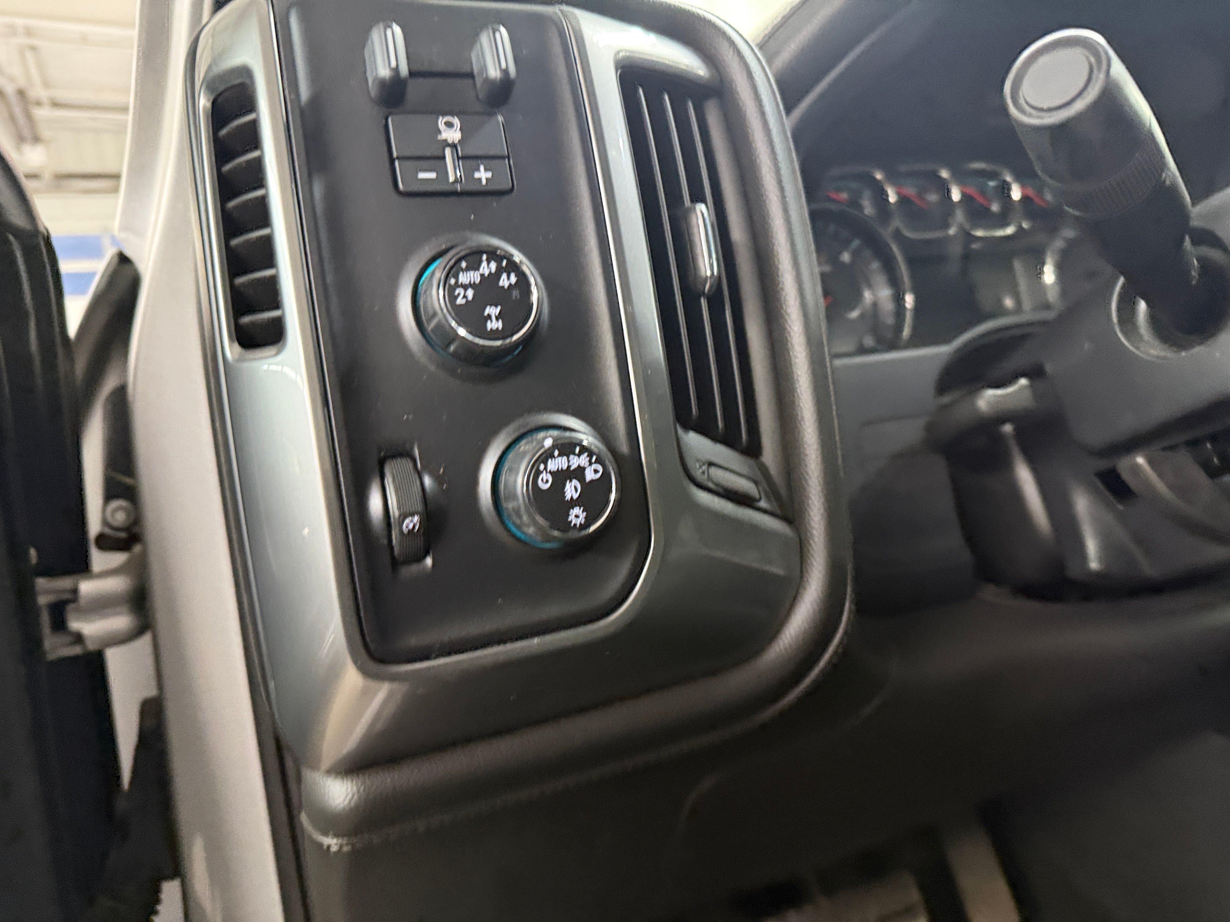 2015 Chevrolet Silverado 1500 Z71 LTZ - Photo 11
