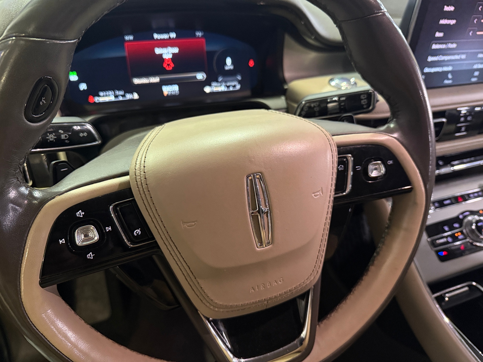 Thumbnail: 2022 Lincoln Aviator - 4