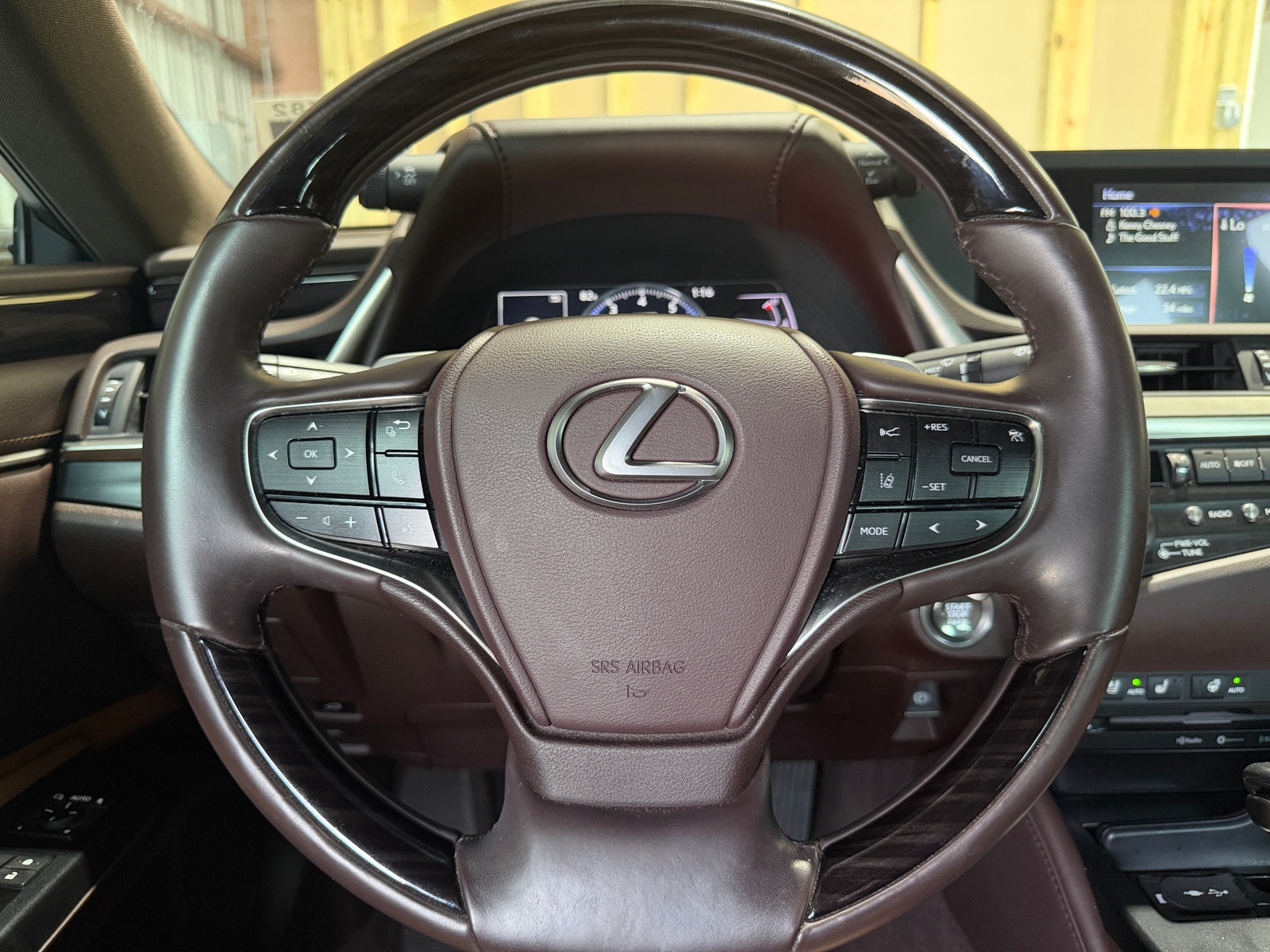 Thumbnail: 2020 Lexus ES - 4