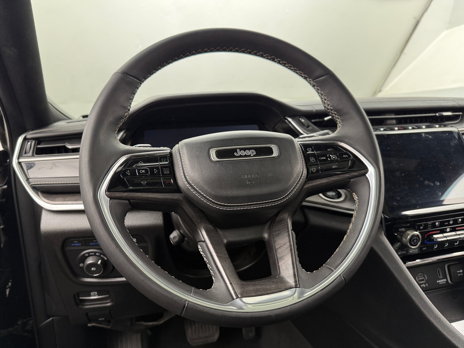 Thumbnail: 2023 Jeep Grand Cherokee - 4
