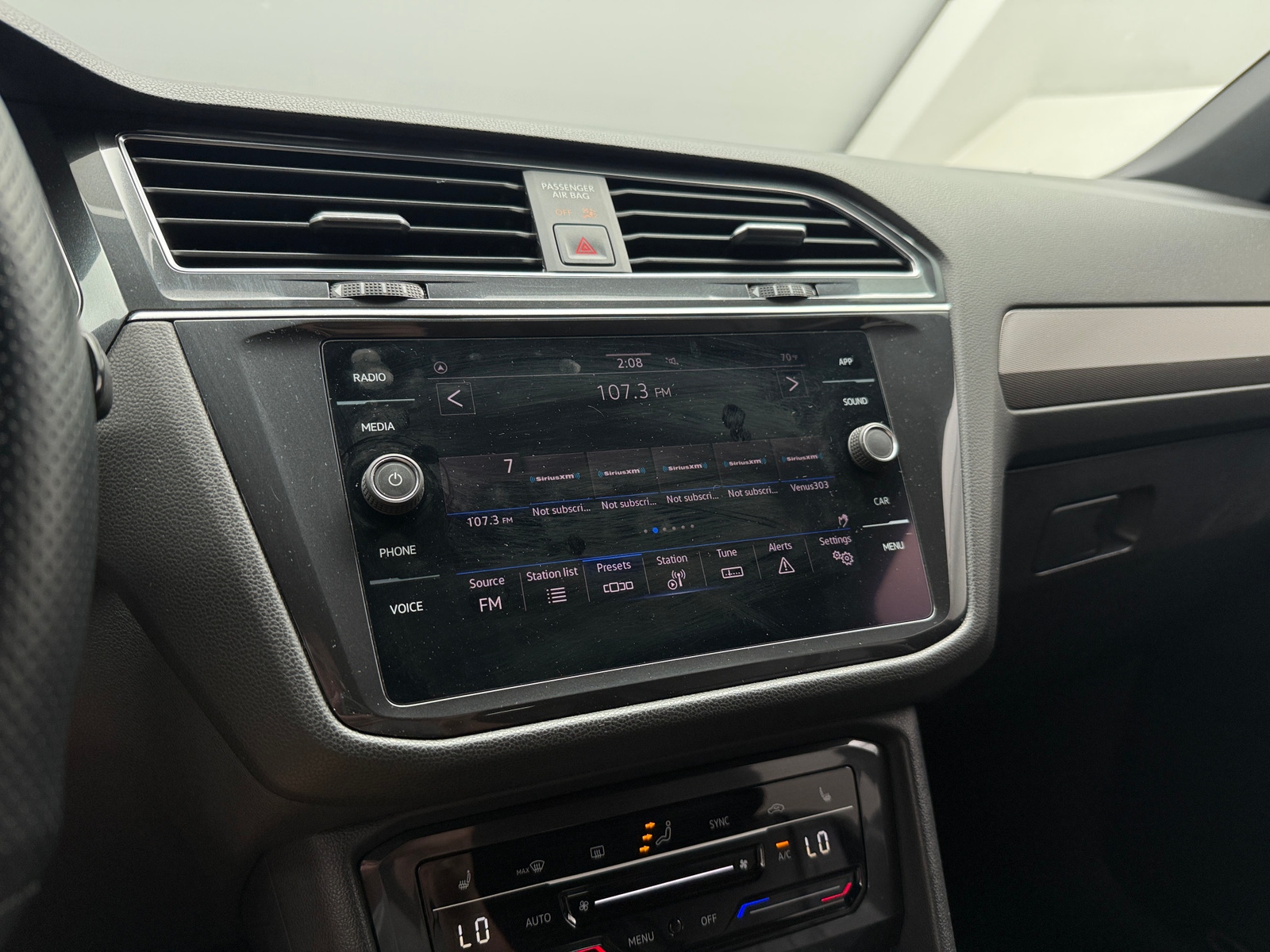 Thumbnail: 2022 Volkswagen Tiguan - 3