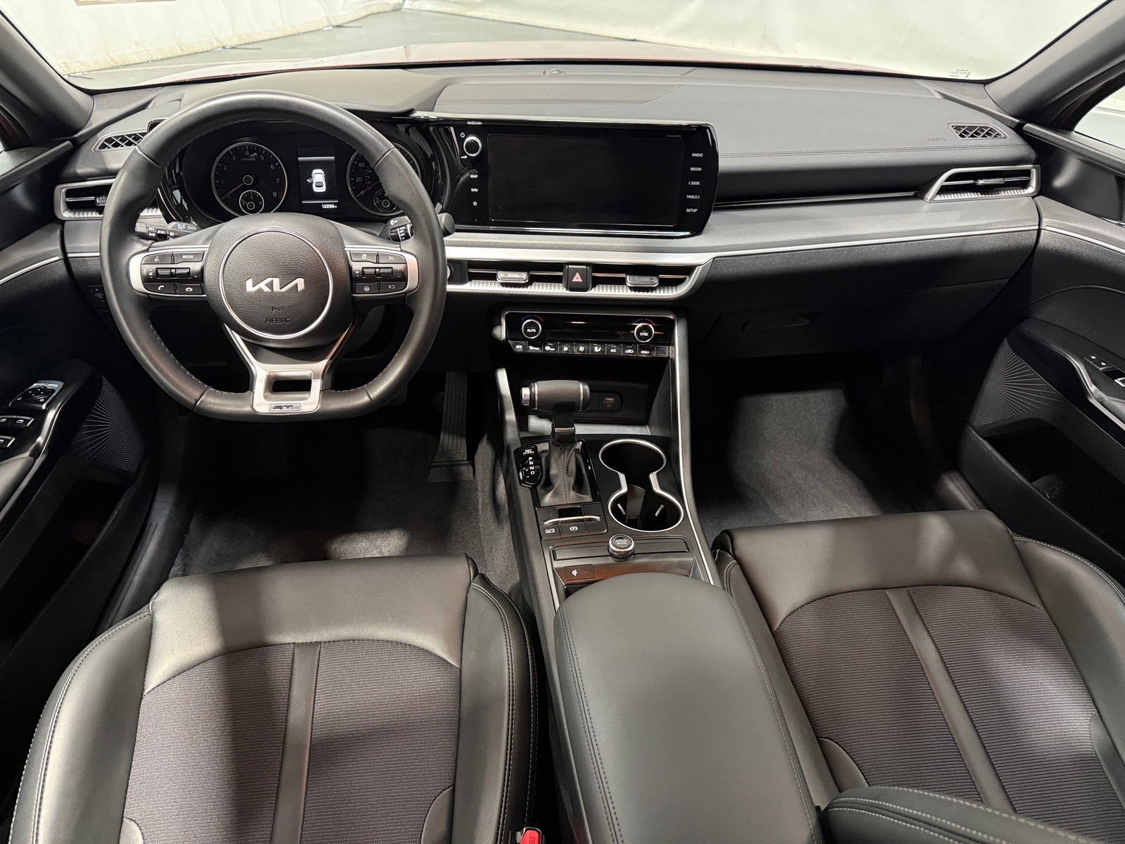 Thumbnail: 2023 Kia K5 - 3