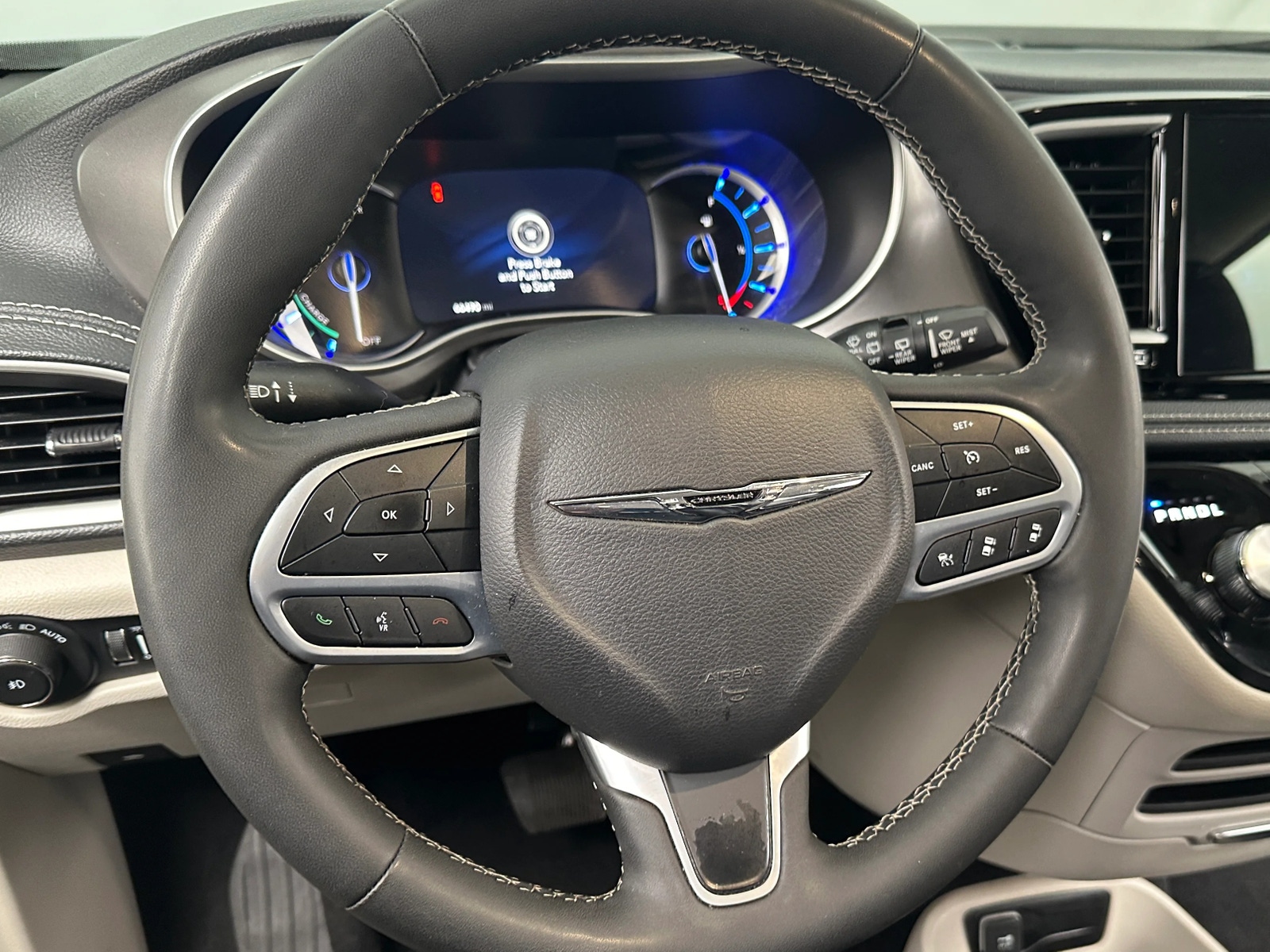 Thumbnail: 2024 Chrysler Pacifica - 4