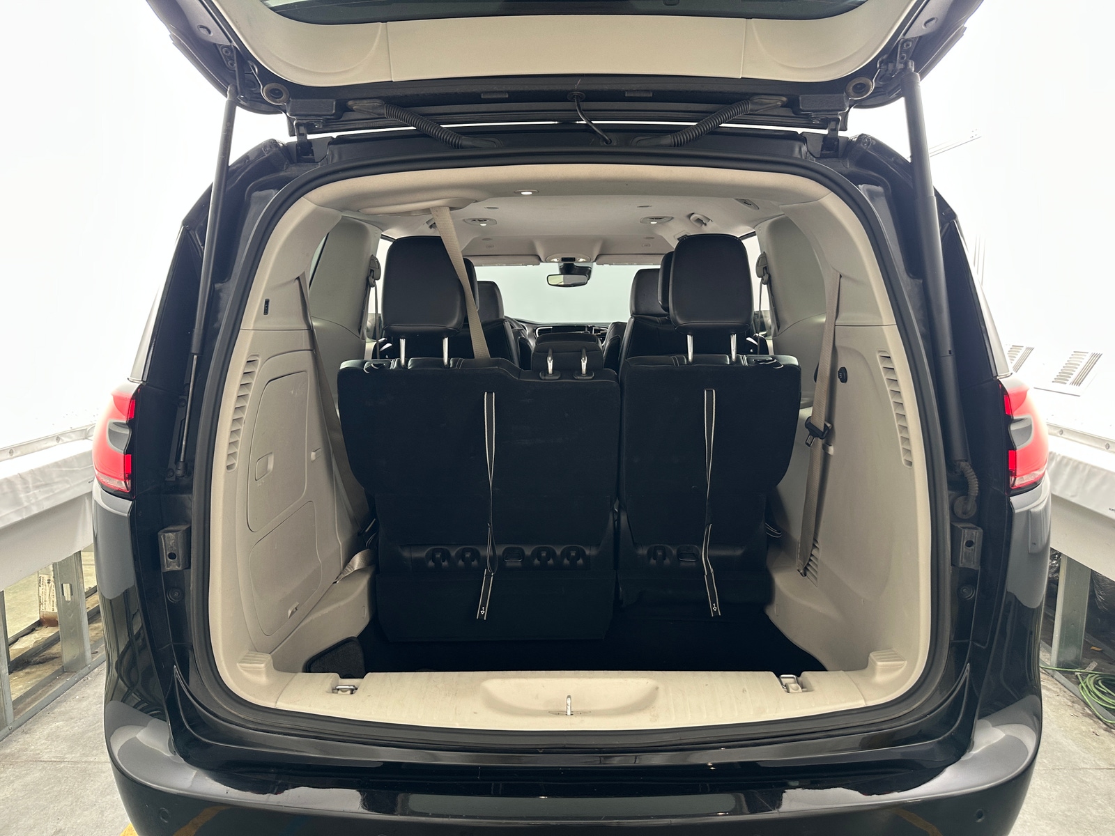 Thumbnail: 2024 Chrysler Pacifica - 6