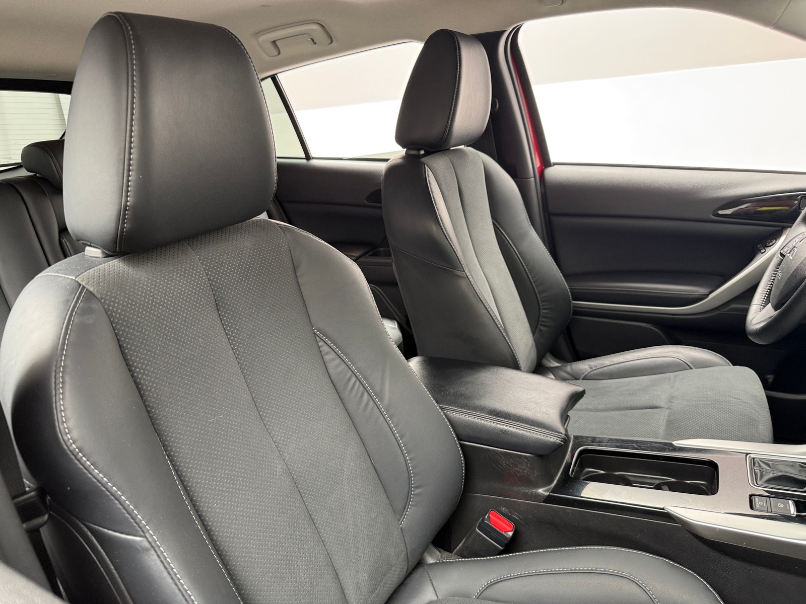 Thumbnail: 2023 Mitsubishi Eclipse Cross - 2
