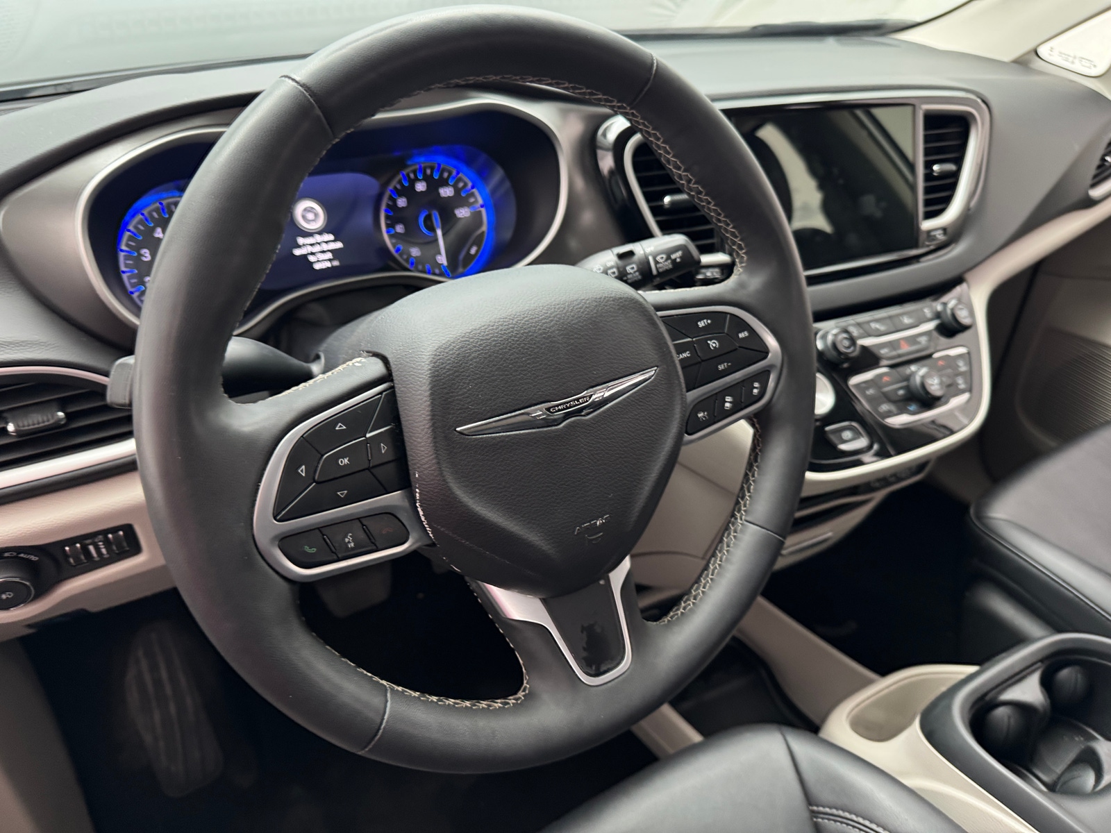 Thumbnail: 2024 Chrysler Pacifica - 4