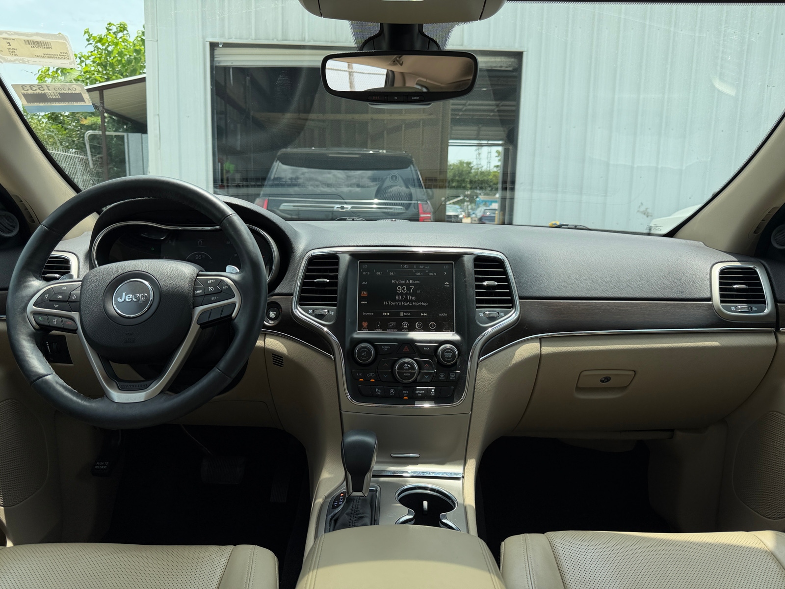 Thumbnail: 2017 Jeep Grand Cherokee - 3