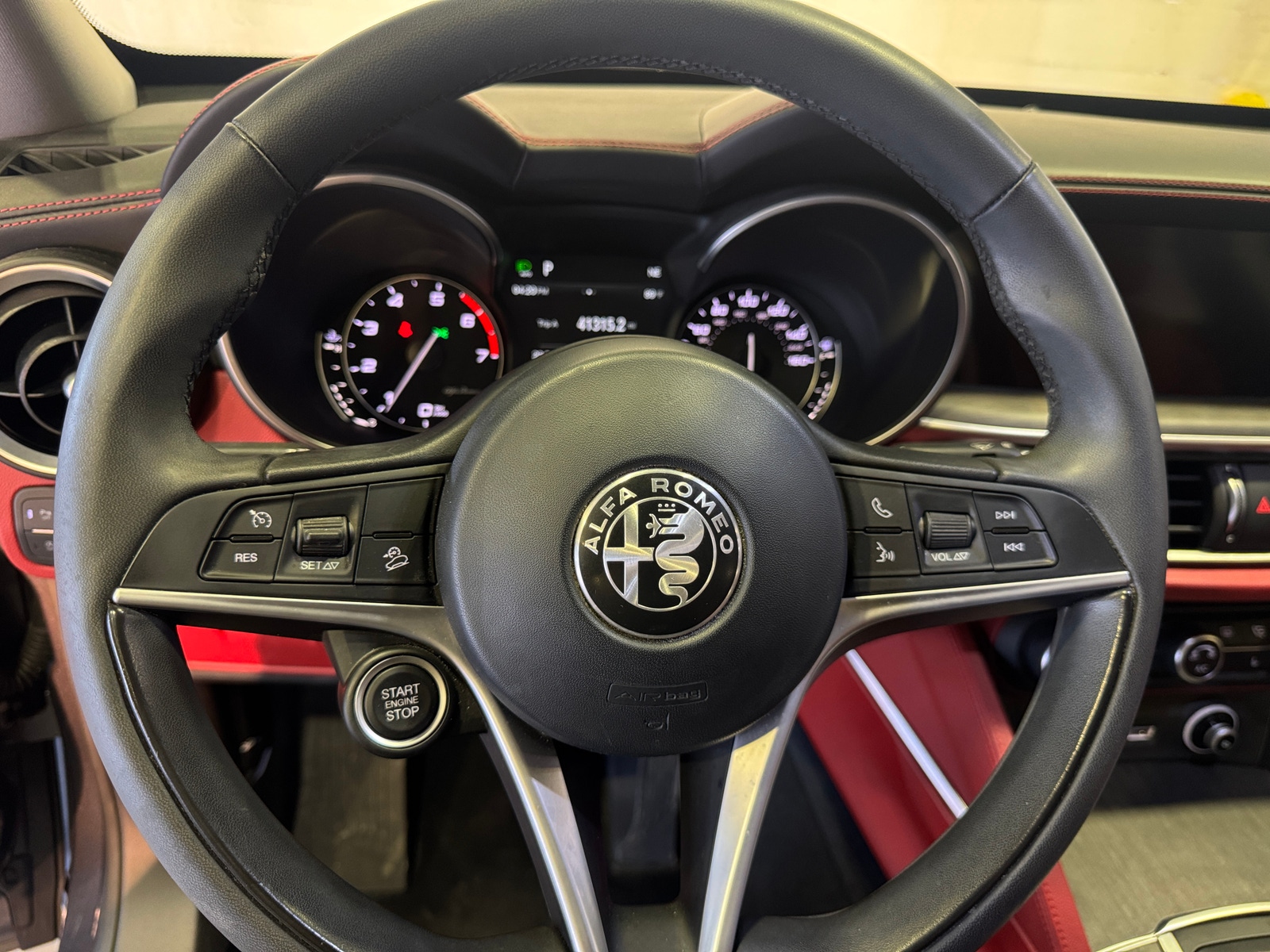 Thumbnail: 2018 Alfa Romeo Stelvio - 4