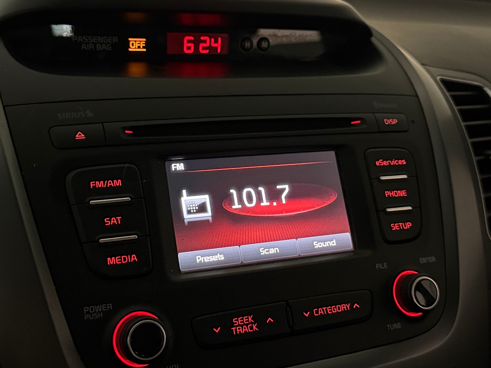 Thumbnail: 2015 Kia Sorento - 4