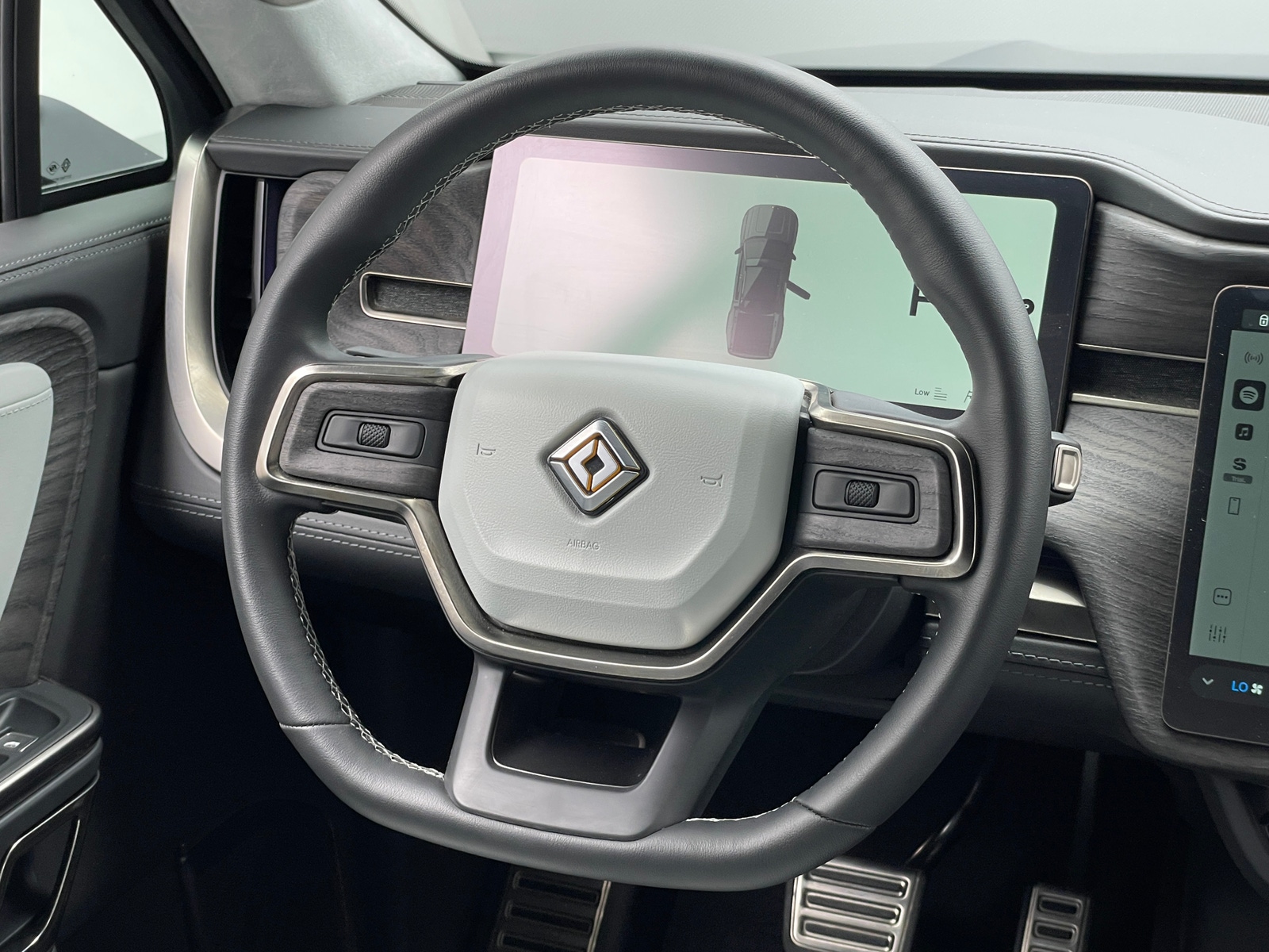 Thumbnail: 2022 Rivian R1T - 4