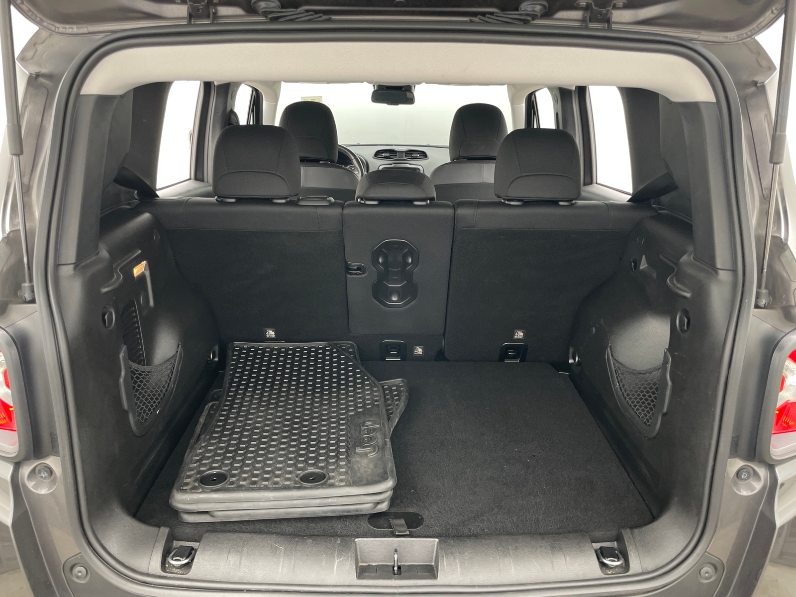 Thumbnail: 2018 Jeep Renegade - 7