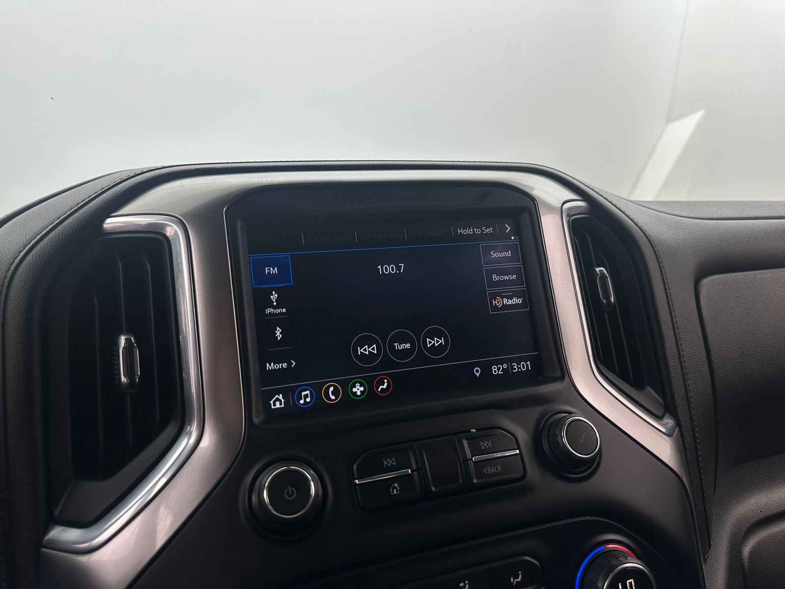 Thumbnail: 2019 Chevrolet Silverado 1500 - 4