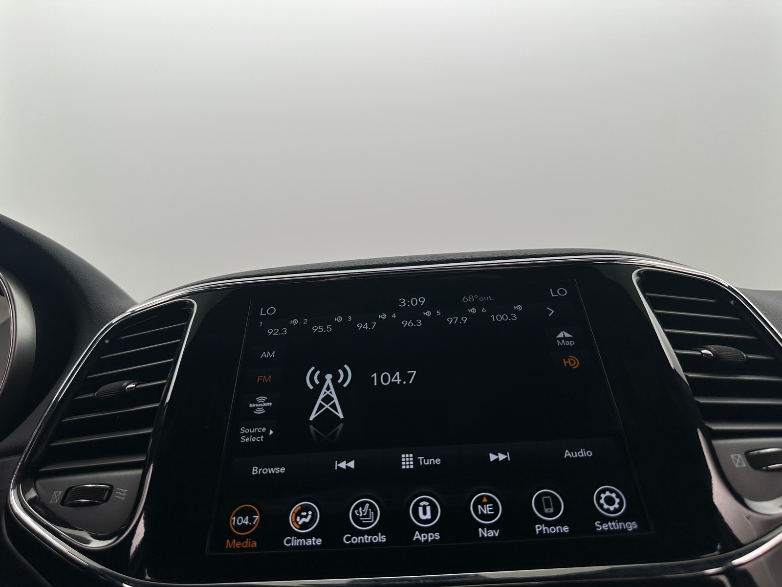 Thumbnail: 2020 Jeep Grand Cherokee - 4